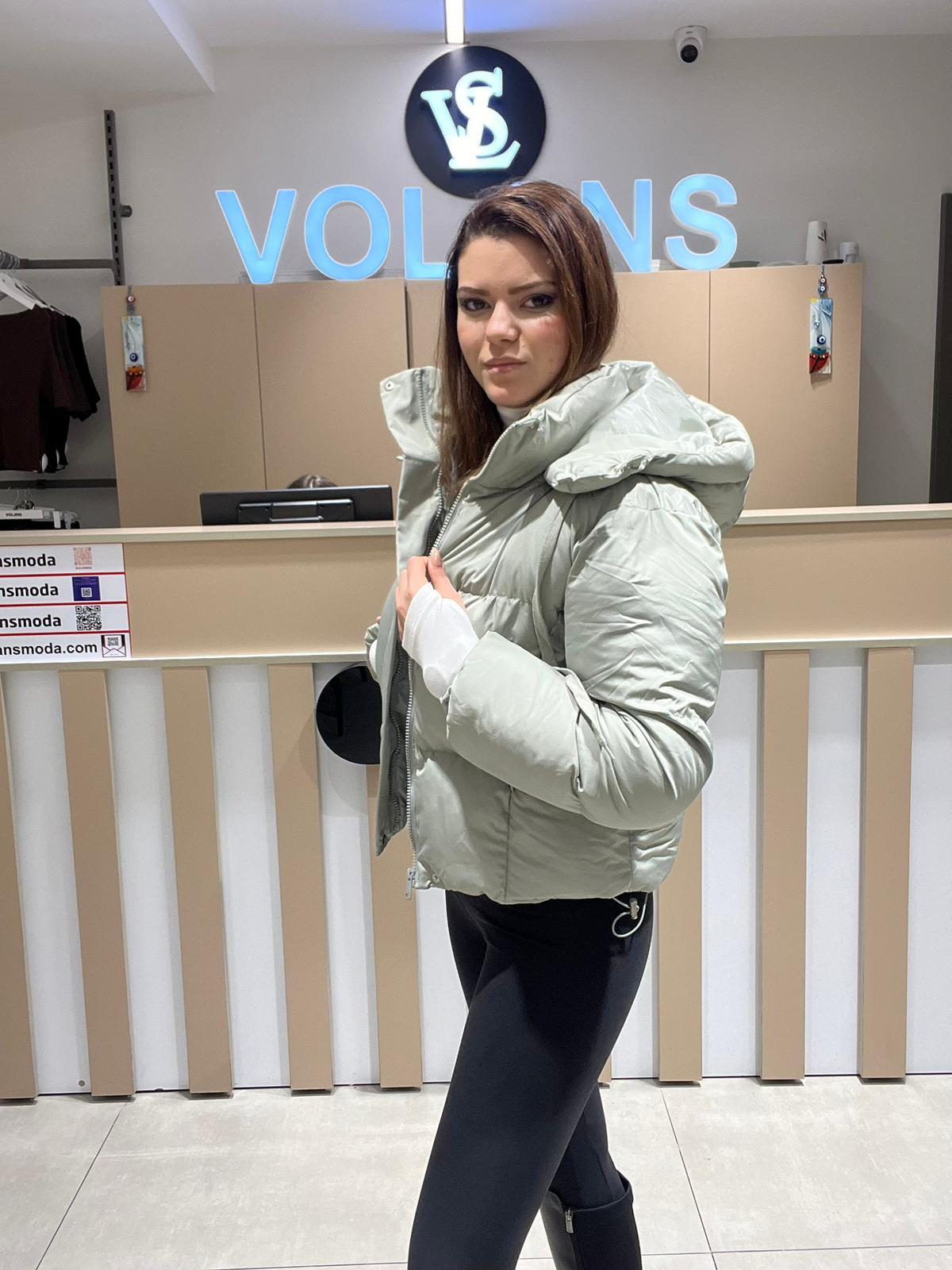 Kapşonlu Şişme Mont