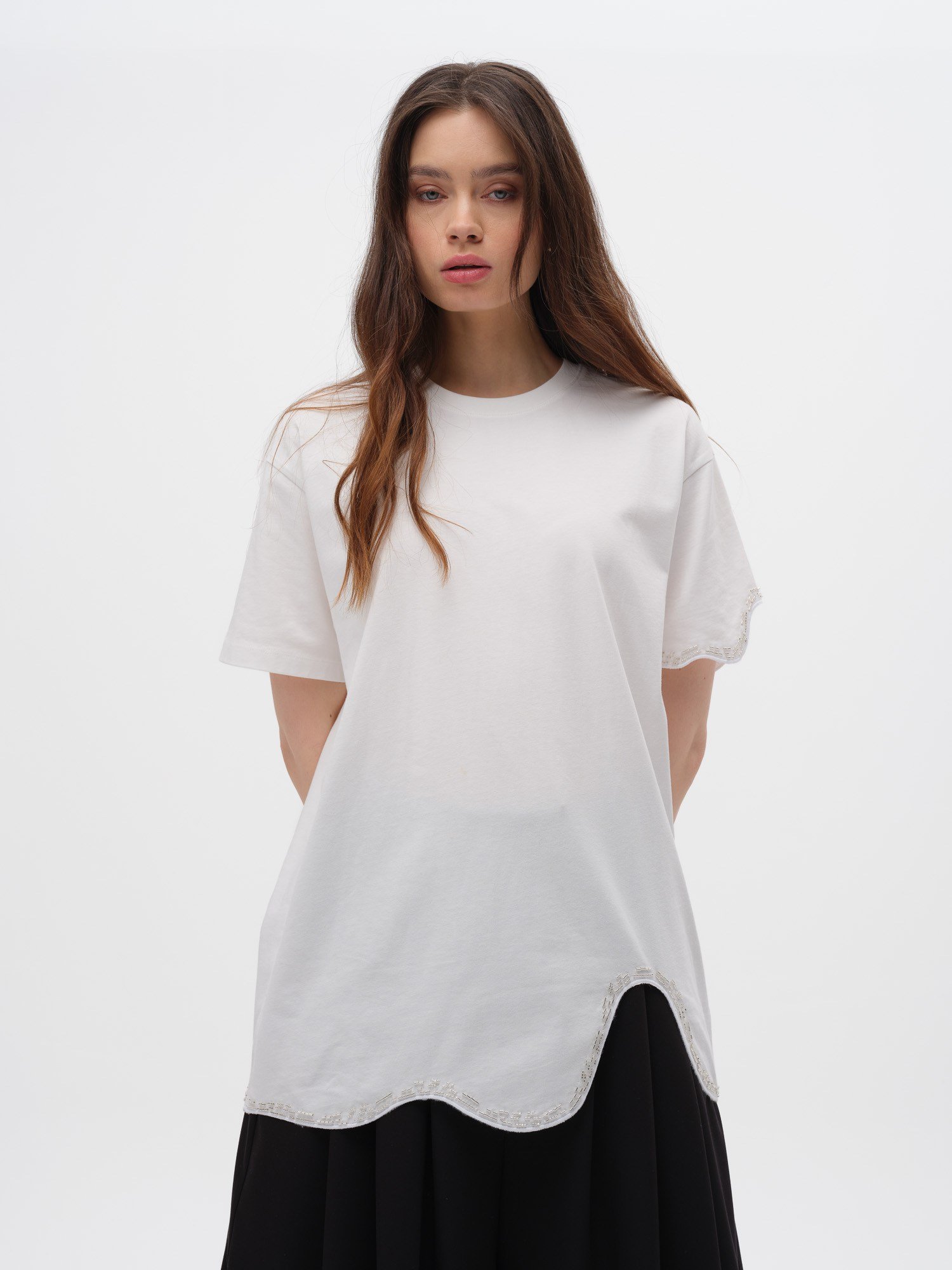 Piarbi Asimetrik Nakışlı ve Mücevher Detaylı Oversized Tişört - Off White %100 Pamuklu Jeweled Embroidered T-shirt