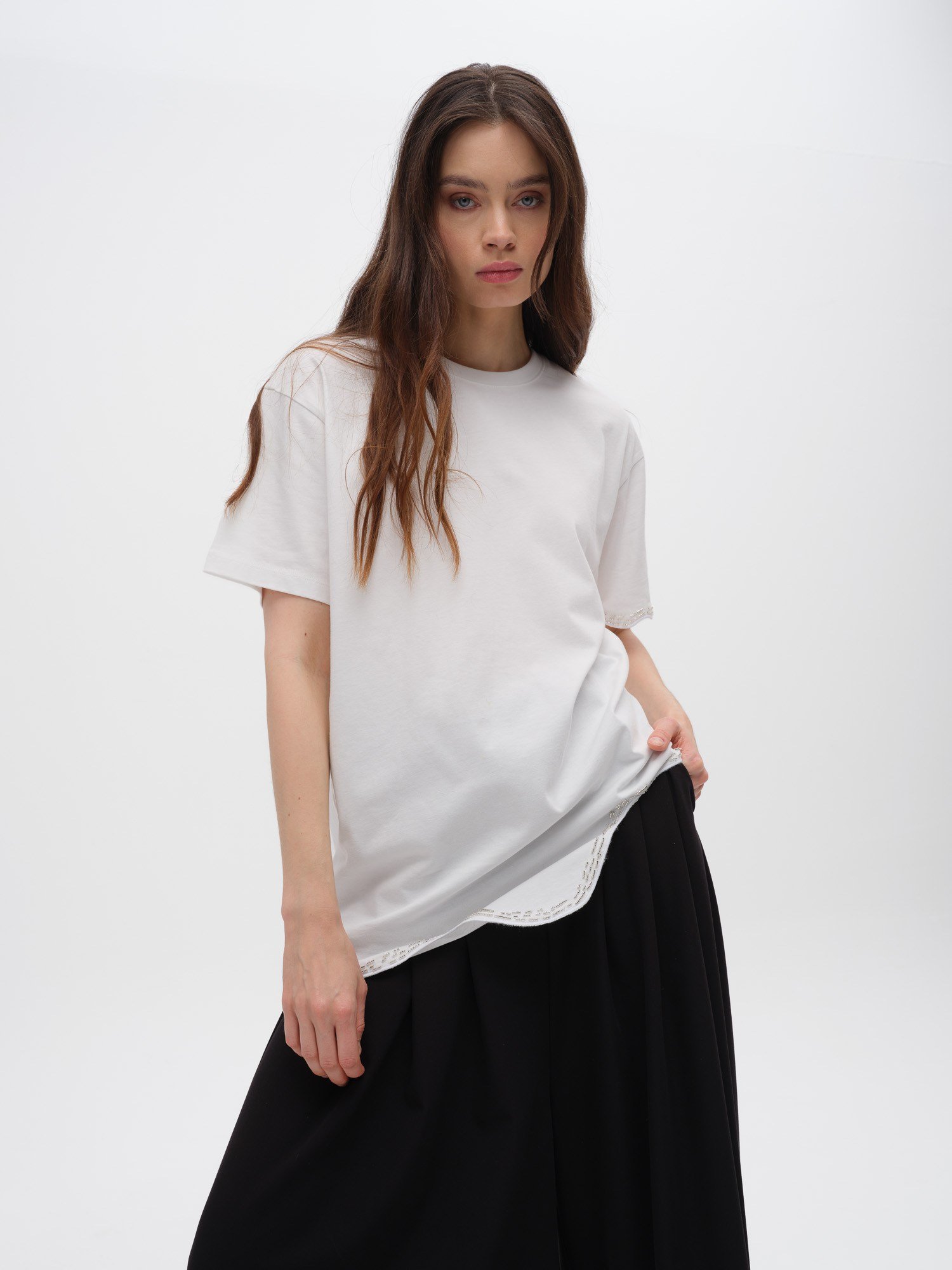 Piarbi Asimetrik Nakışlı ve Mücevher Detaylı Oversized Tişört - Off White %100 Pamuklu Jeweled Embroidered T-shirt
