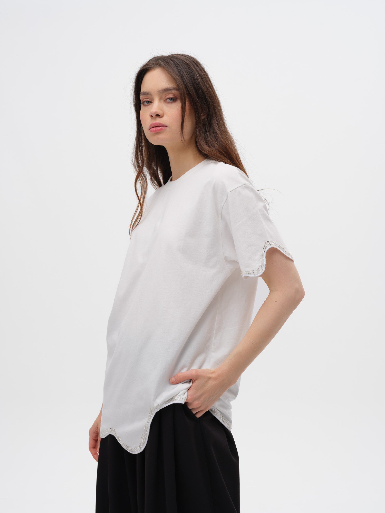 Piarbi Asimetrik Nakışlı ve Mücevher Detaylı Oversized Tişört - Off White %100 Pamuklu Jeweled Embroidered T-shirt
