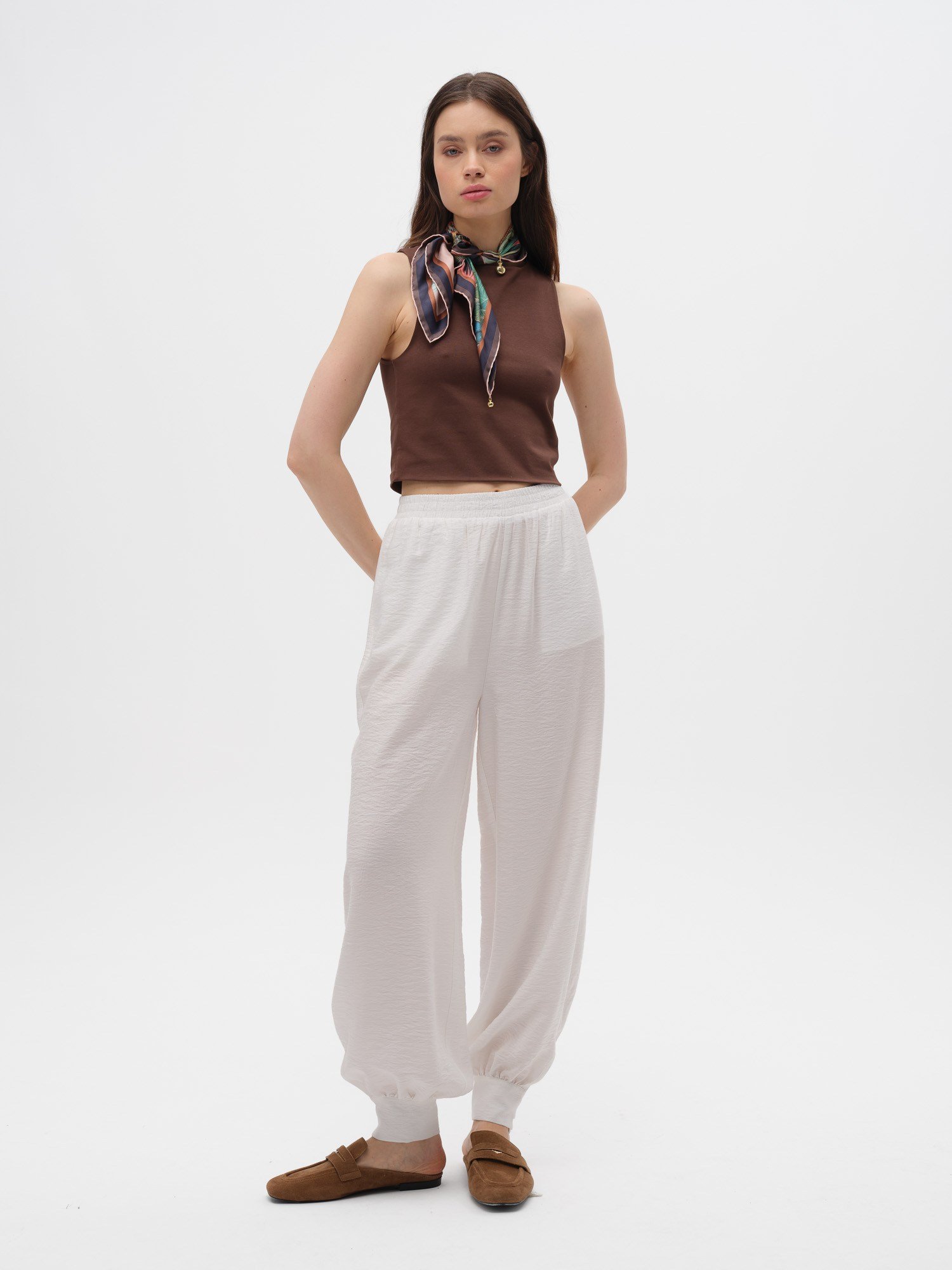 Piarbi Düğme Detaylı Geniş Paça Pantolon - Ekru Viskon Karışımlı Wide-Leg Tasarım