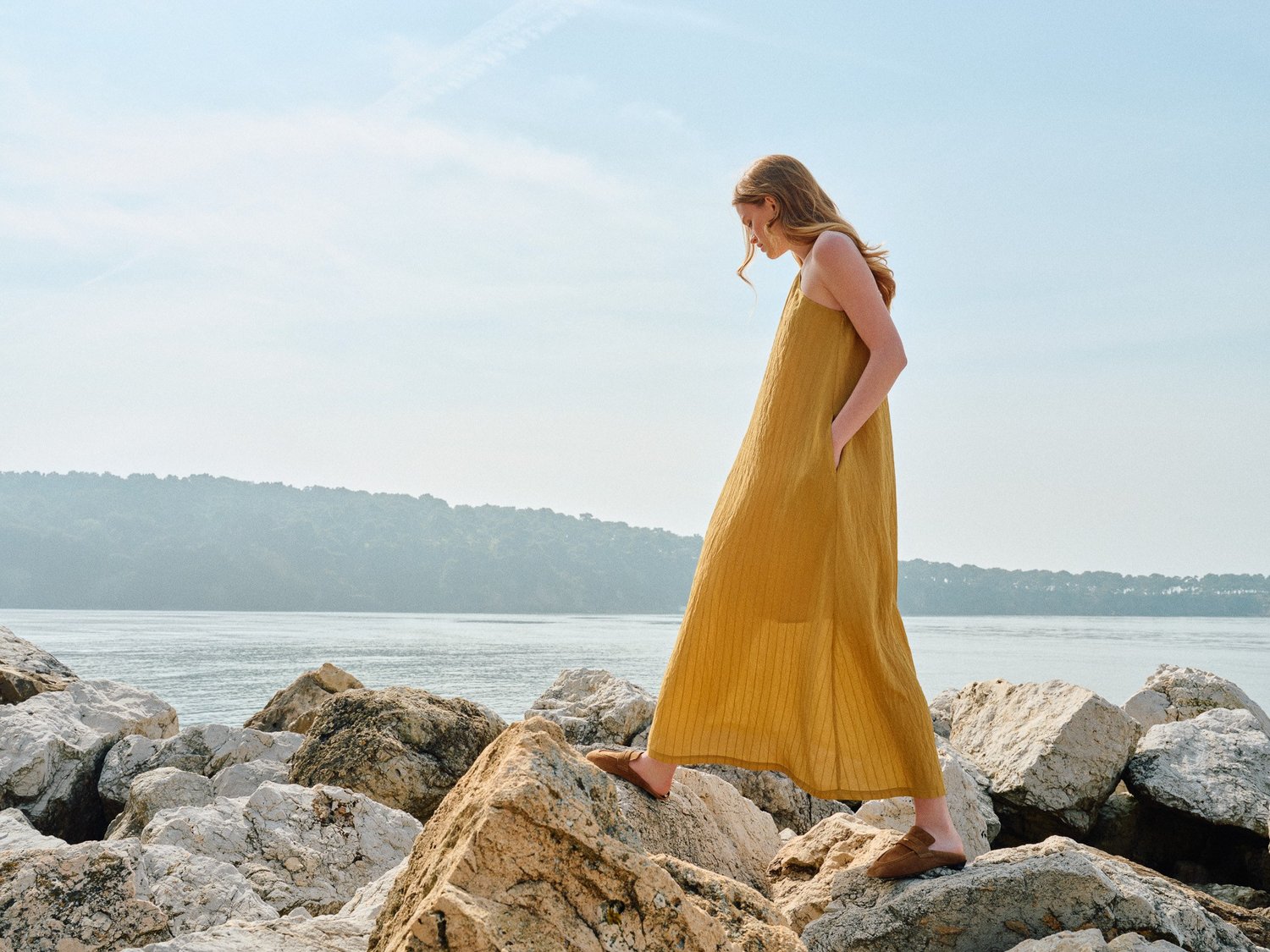Piarbi Halter Yaka Uzun Elbise - Amber ve Anfora Premium Viskon Karışımlı Akışkan Maksi Tasarım | Lüks Halter Neck Long Dress