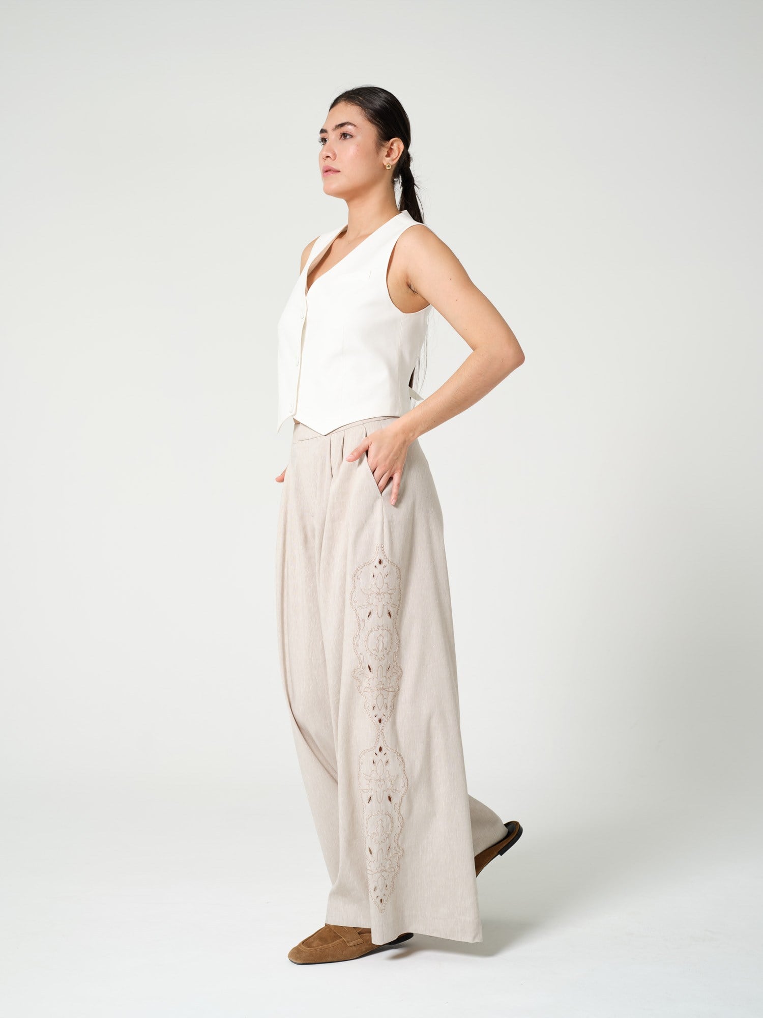 Piarbi Nakış Detaylı Rahat Kesim Keten Pantolon - Adaçayı Yeşili Premium Linen Karışımlı Tasarım