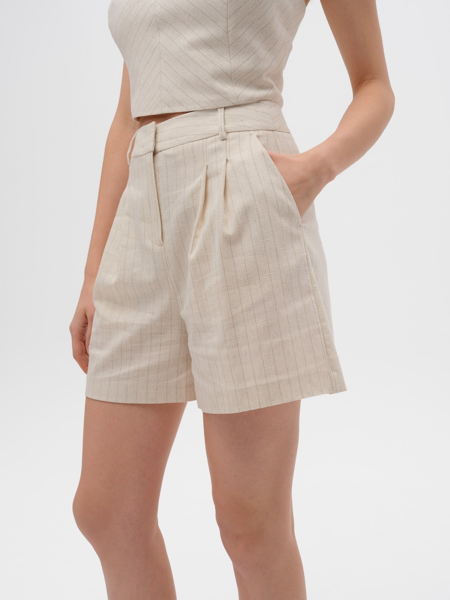 Piarbi Pile Detaylı Çizgili Bol Kesim Şort - Krem Premium Keten ve Pamuk Karışımlı Pleat Loose Shorts