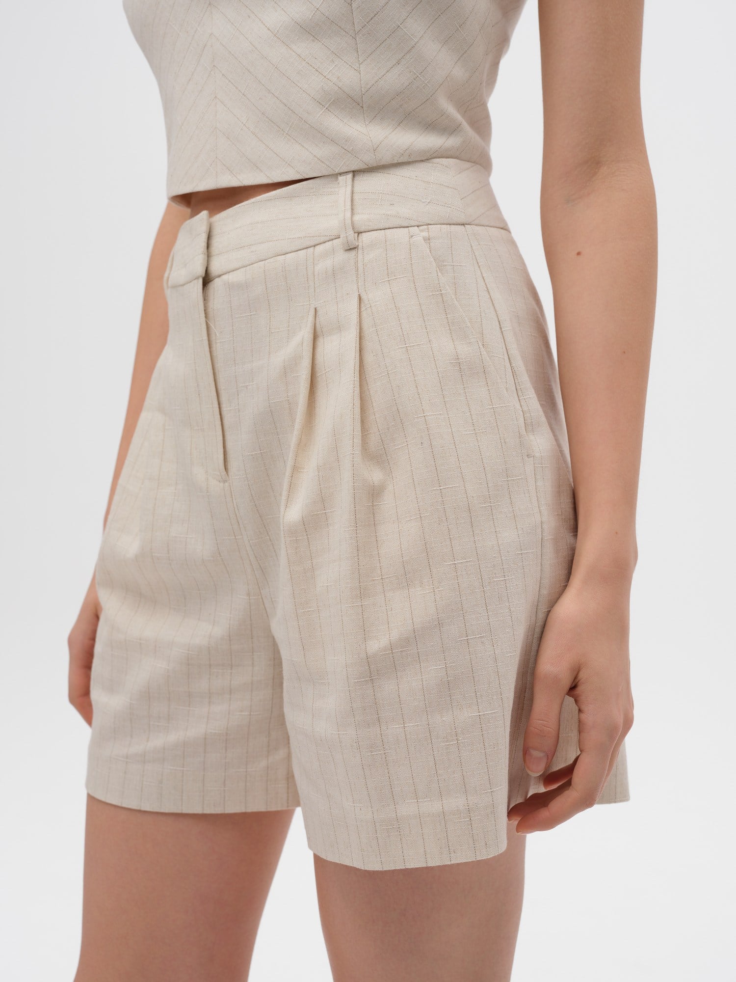 Piarbi Pile Detaylı Çizgili Bol Kesim Şort - Krem Premium Keten ve Pamuk Karışımlı Pleat Loose Shorts