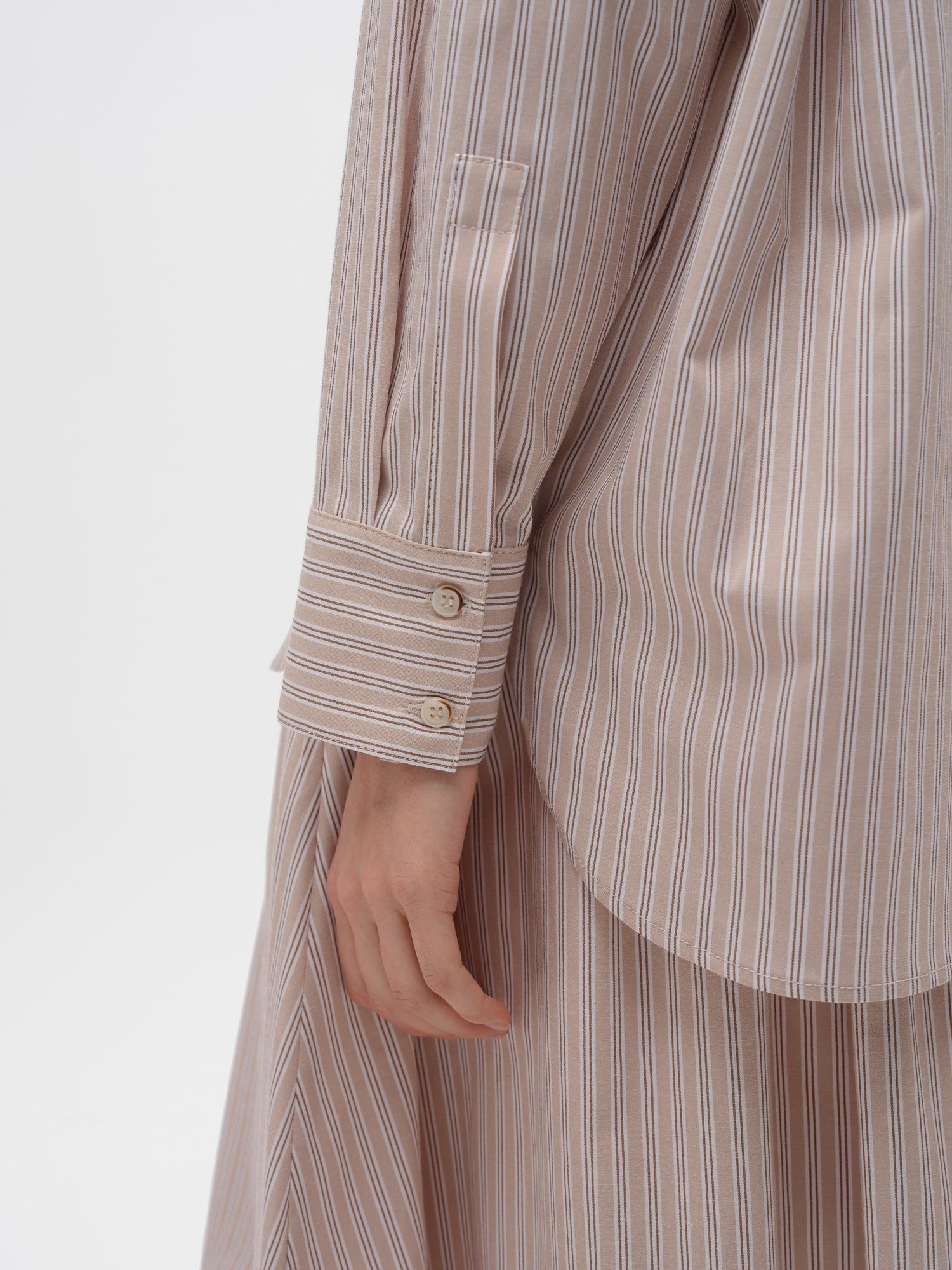 Piarbi Yan Düğme Detaylı Relaxed Fit Çizgili Gömlek - Bej Beyaz Premium Cotton Blend Oversize Shirt