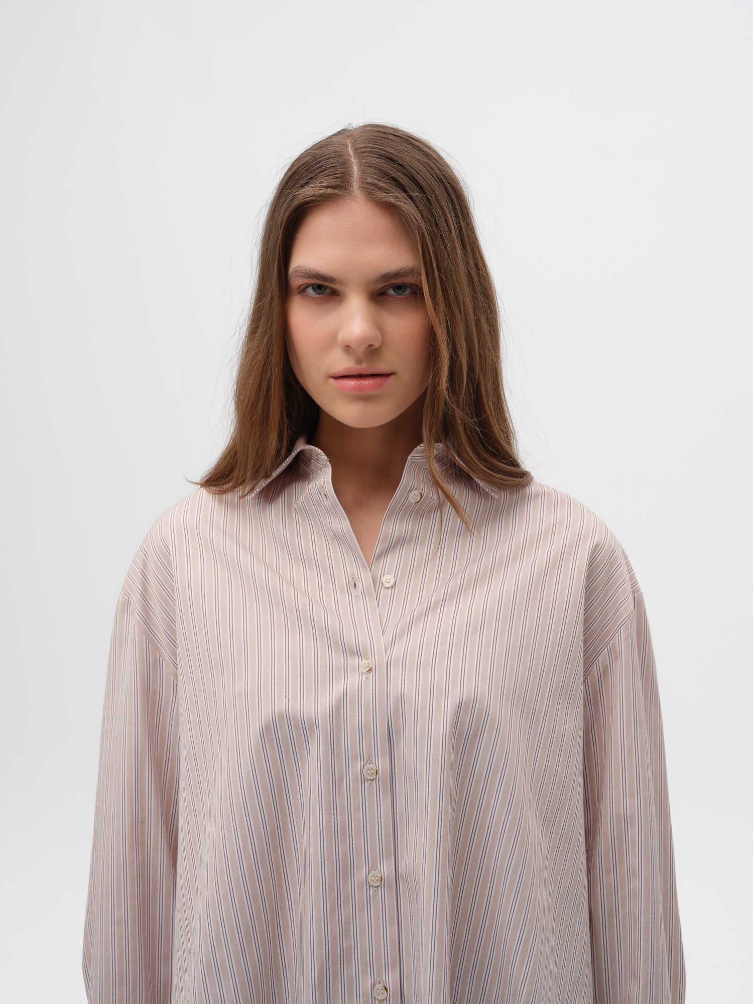 Piarbi Yan Düğme Detaylı Relaxed Fit Çizgili Gömlek - Bej Beyaz Premium Cotton Blend Oversize Shirt