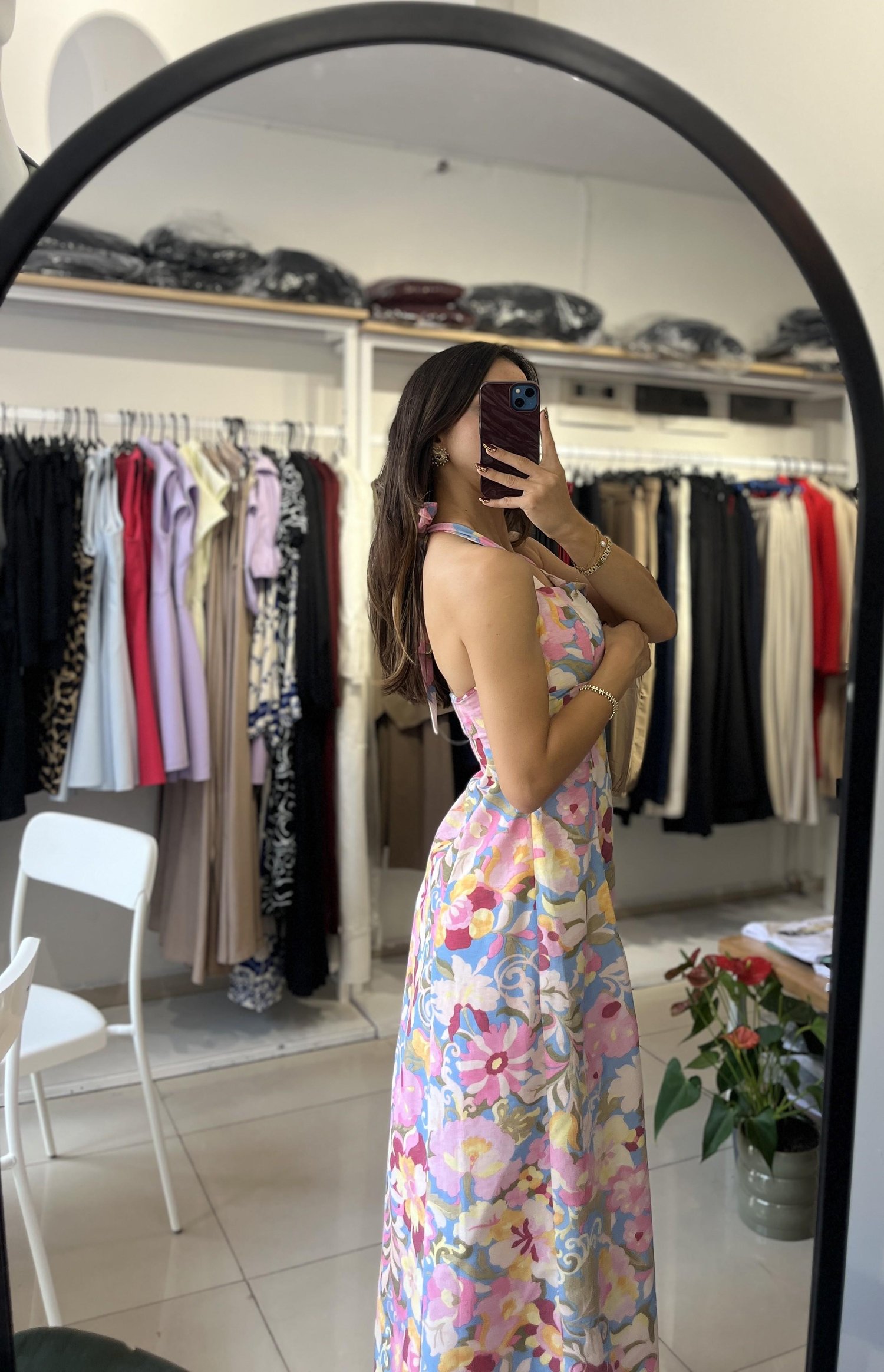 PEMBE BOYUNDAN BAĞLAMALI MİDİ ELBİSE