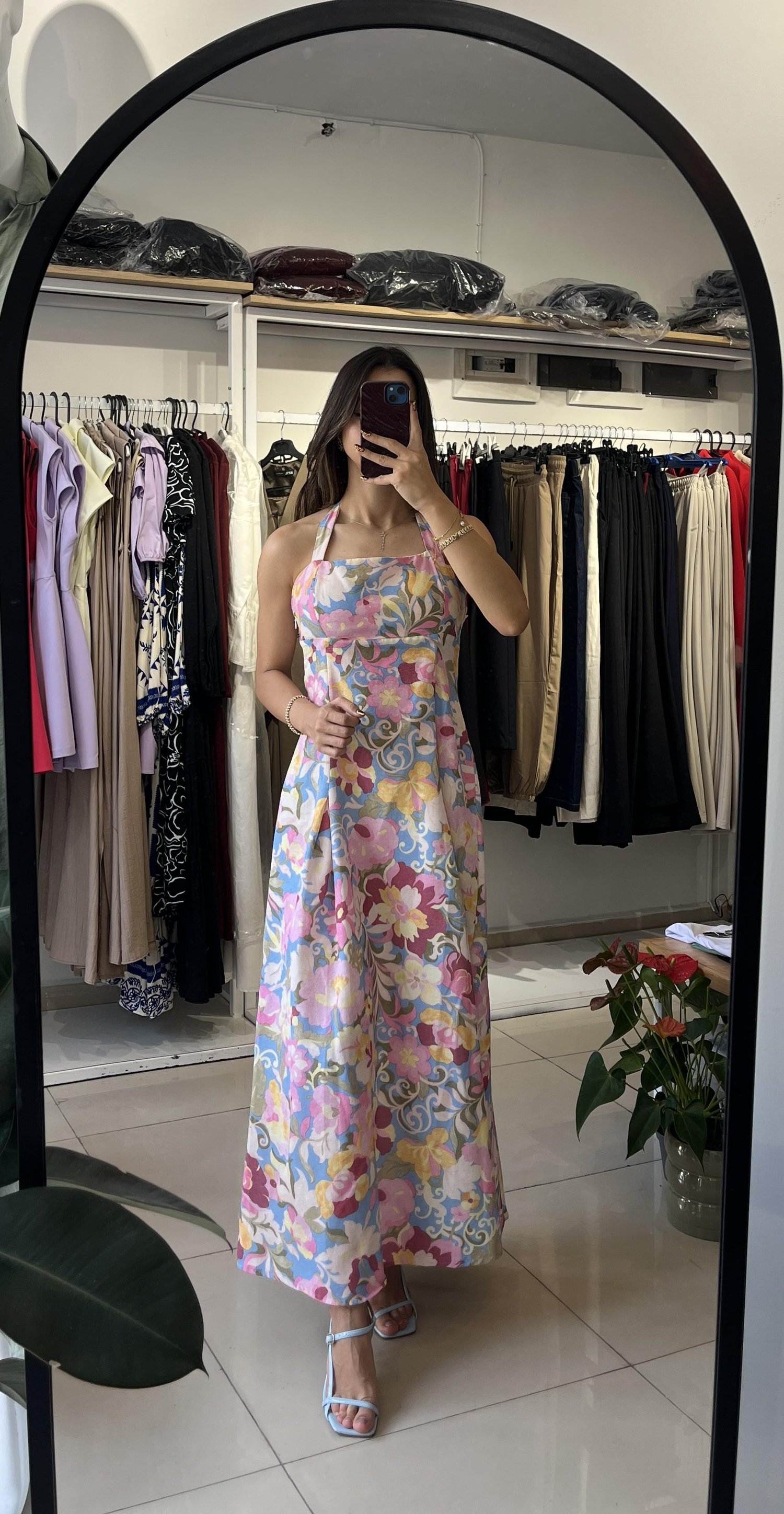 PEMBE BOYUNDAN BAĞLAMALI MİDİ ELBİSE
