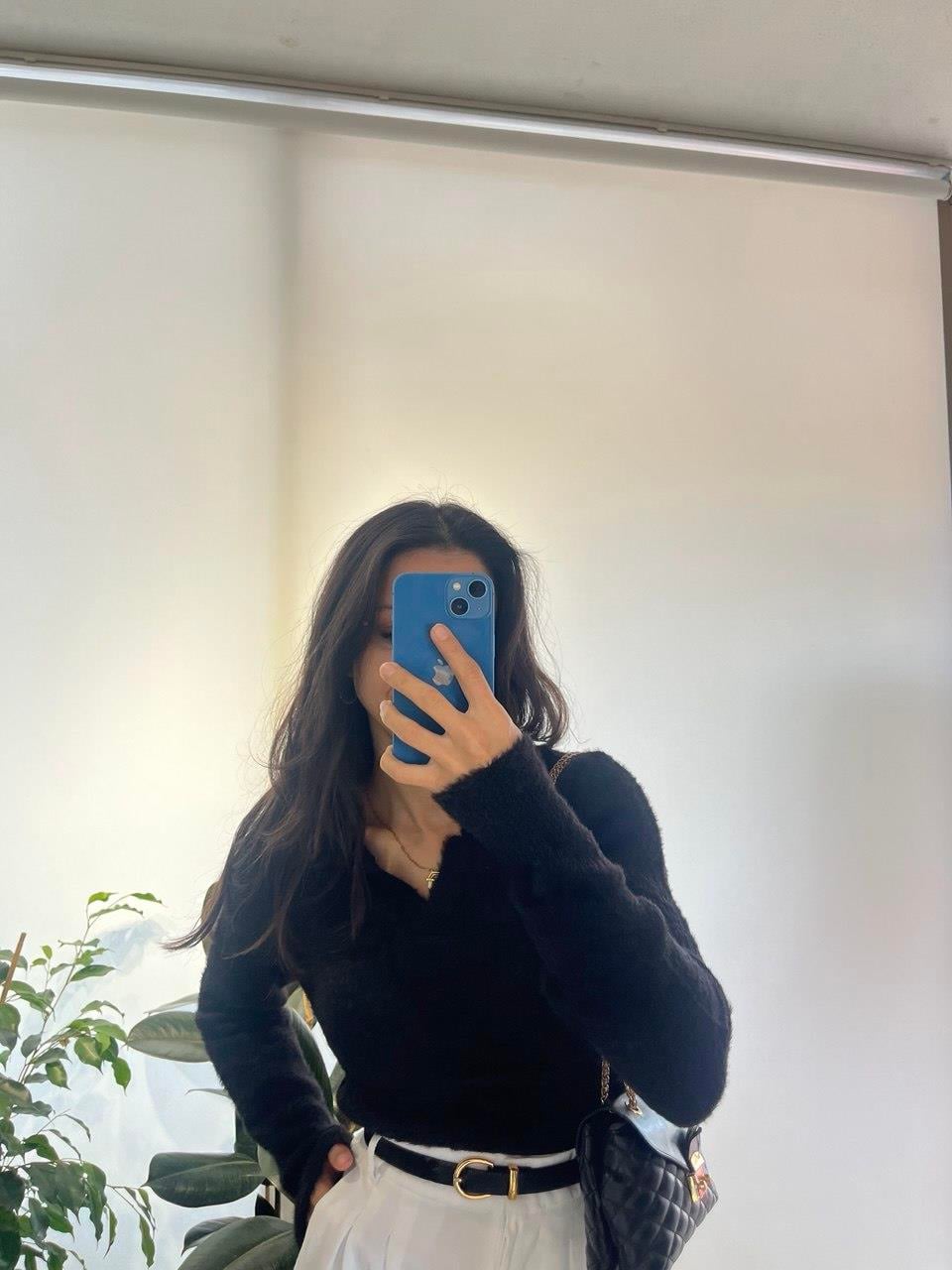 SİYAH YUMOŞ CROP KAZAK 