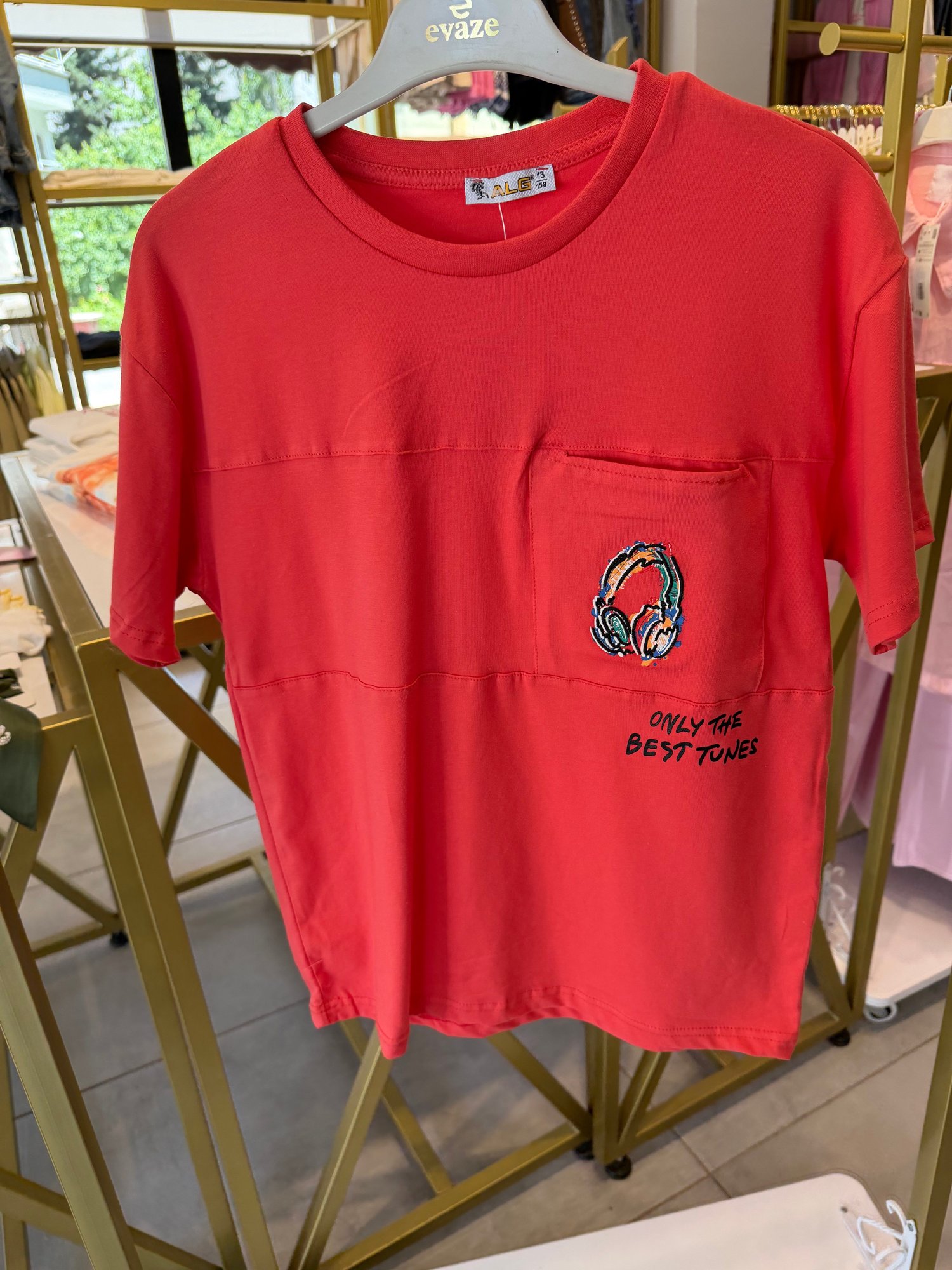 CEP DETAYLI TURUNCU TSHIRT