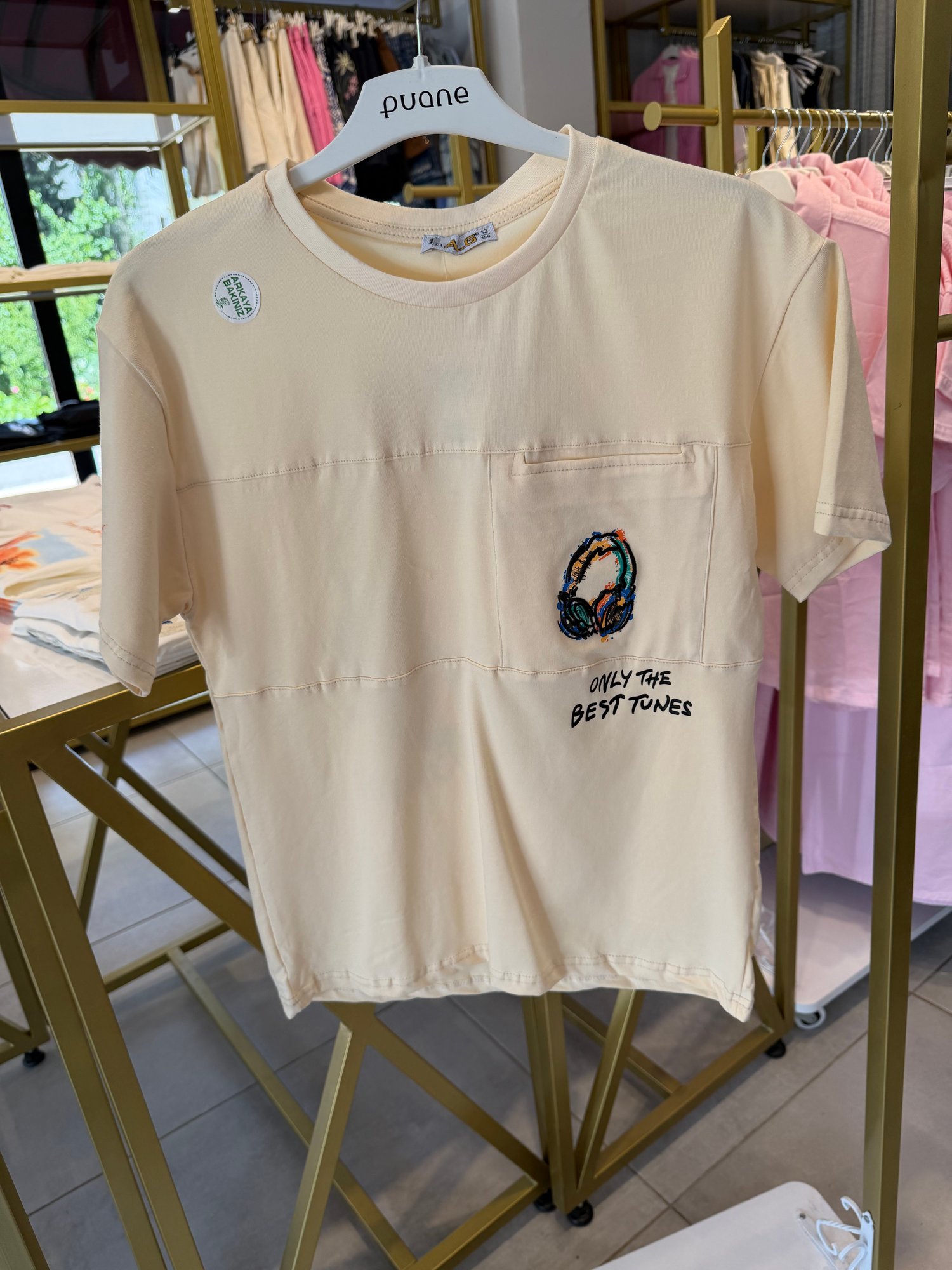 KREM SIRT DETAYLI TSHIRT