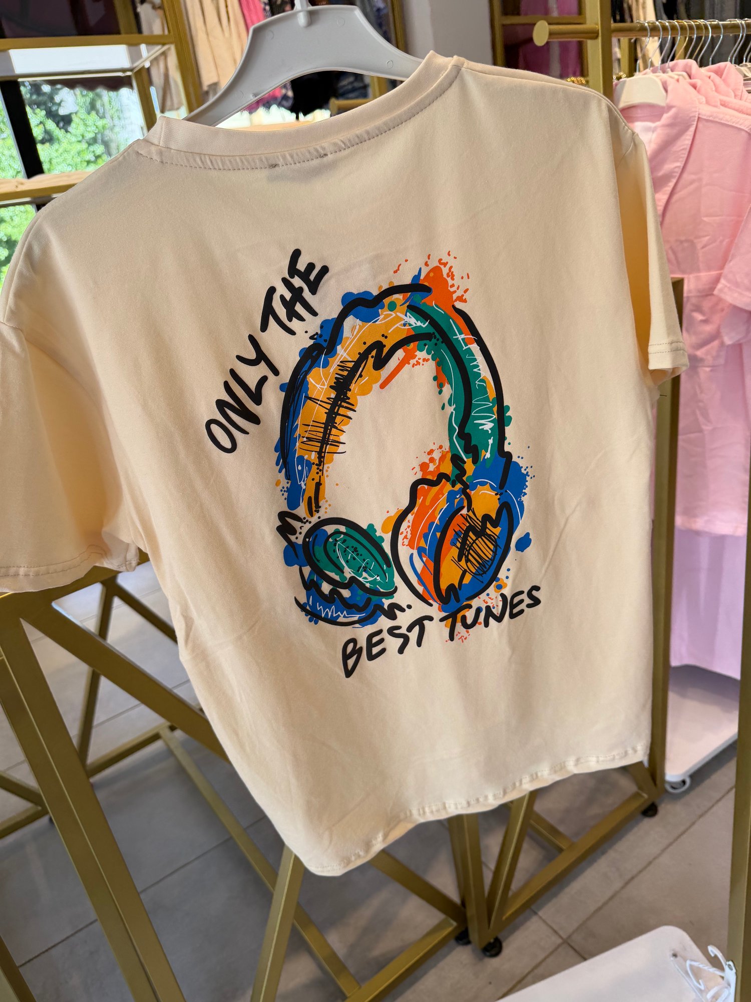 KREM SIRT DETAYLI TSHIRT