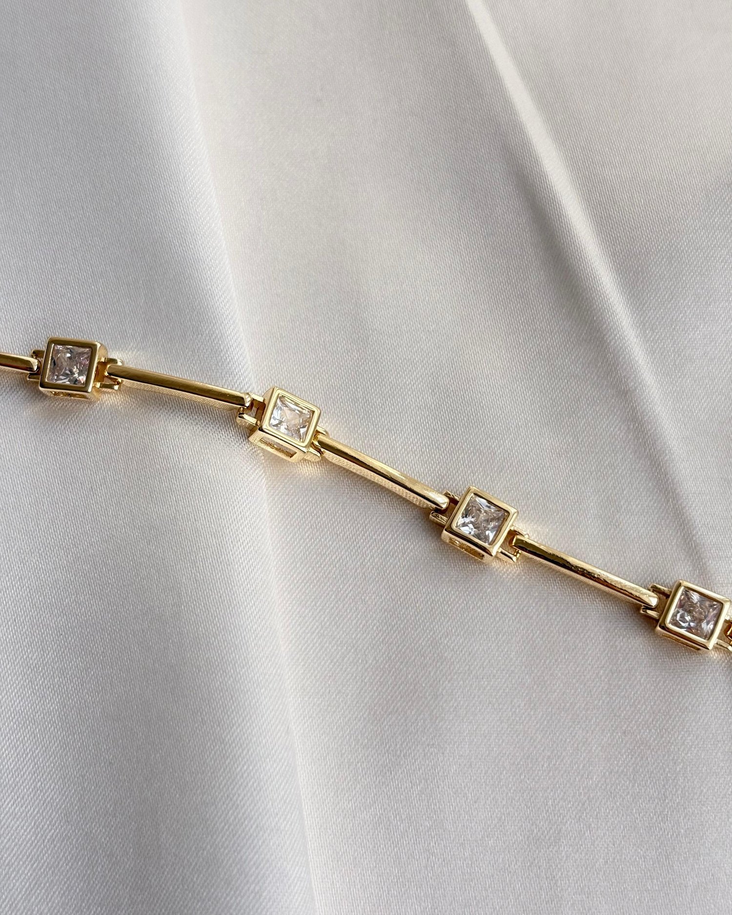 14K Xuping Kare Taşlı İstasyon Model Bileklik