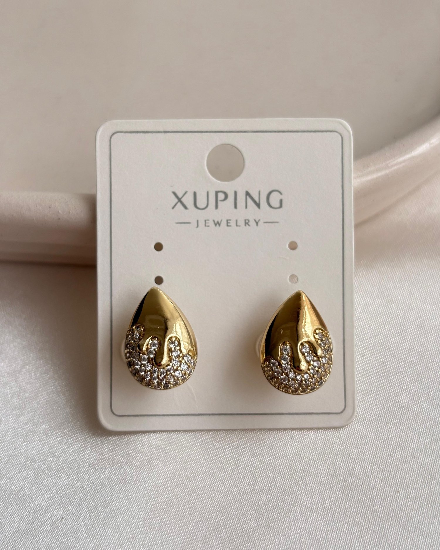 14K Xuping Nokta Dokulu Taşlı Küpe