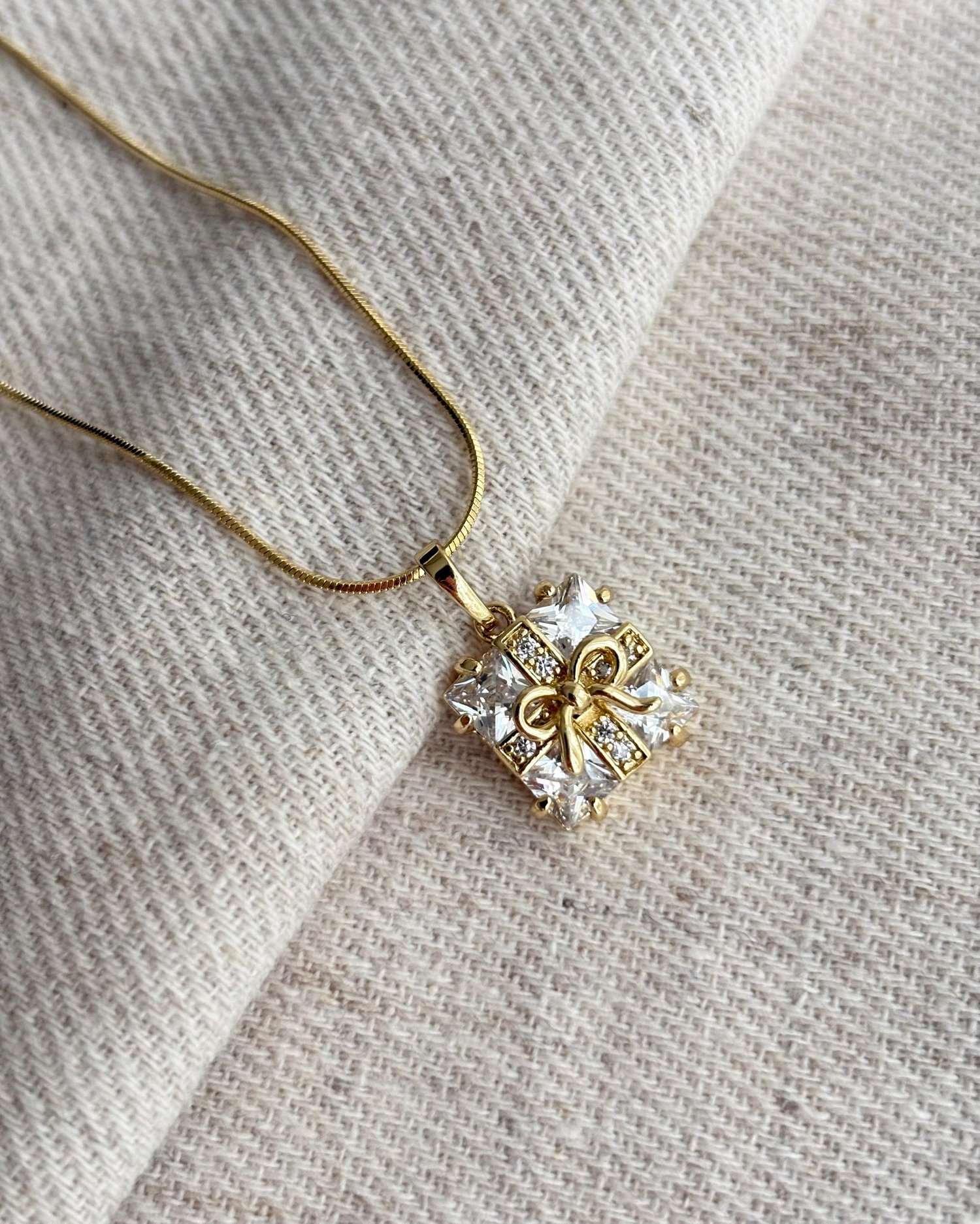 14K Xuping Taşlı Hediye Paketi Kolye