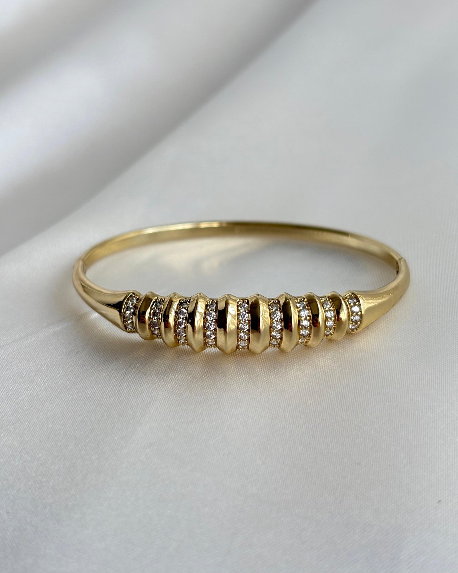 14K Xuping Taşlı Silindir Model Kelepçe