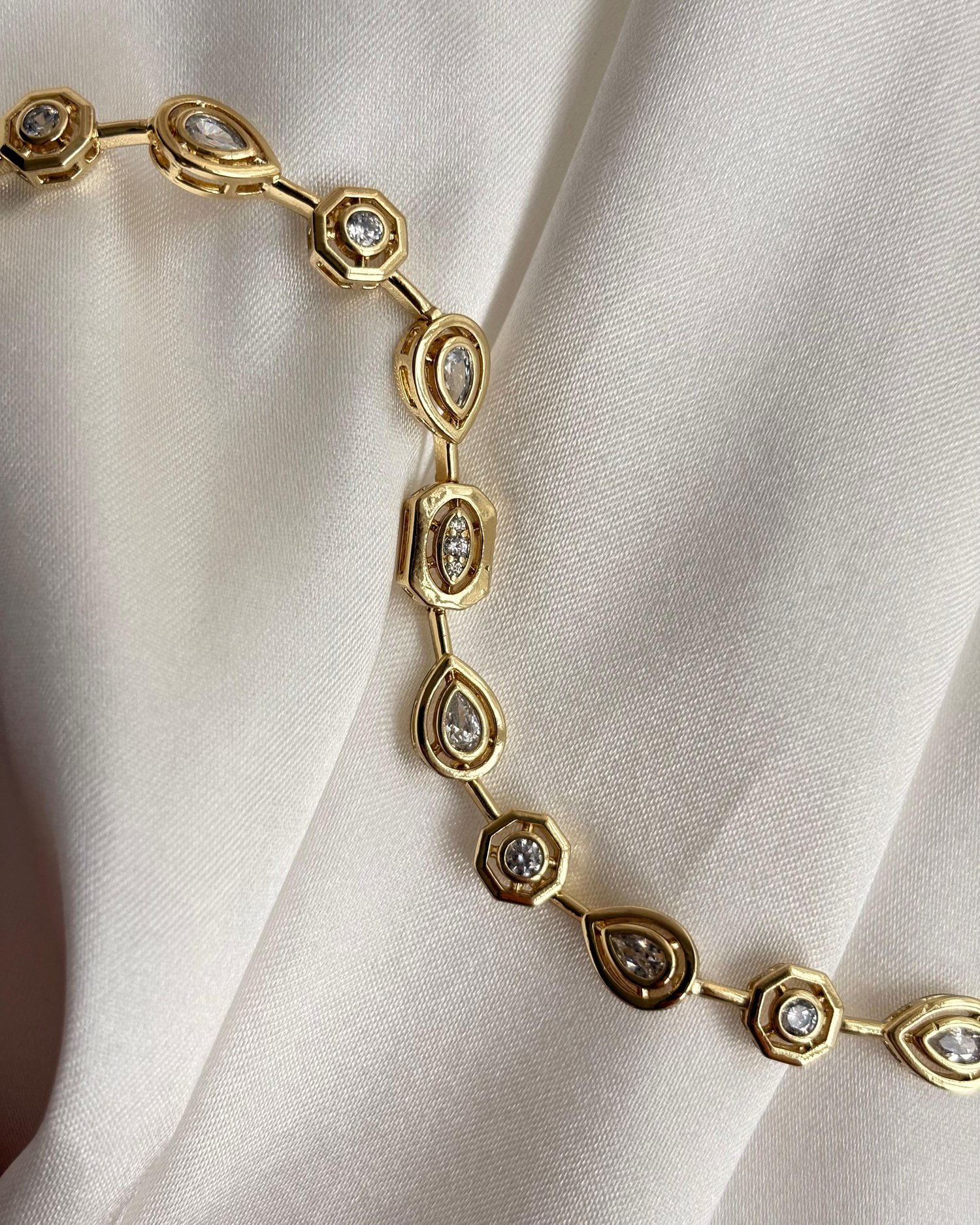 14K Xupng Taşlı Damla Model Bileklik