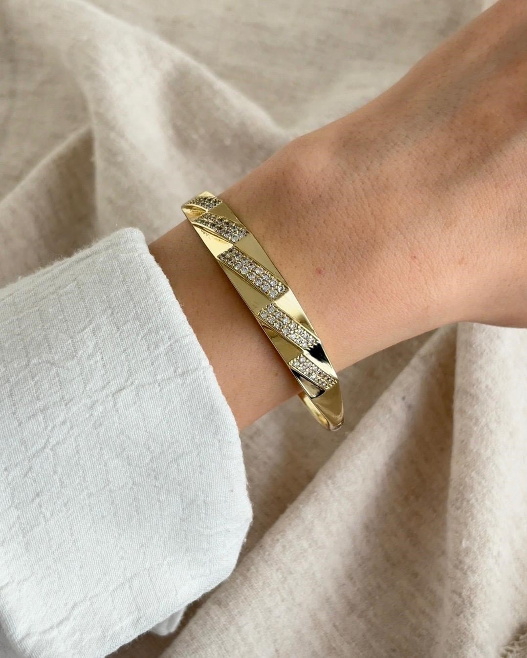Xuping Corin Zirkon Gold Kelepçe
