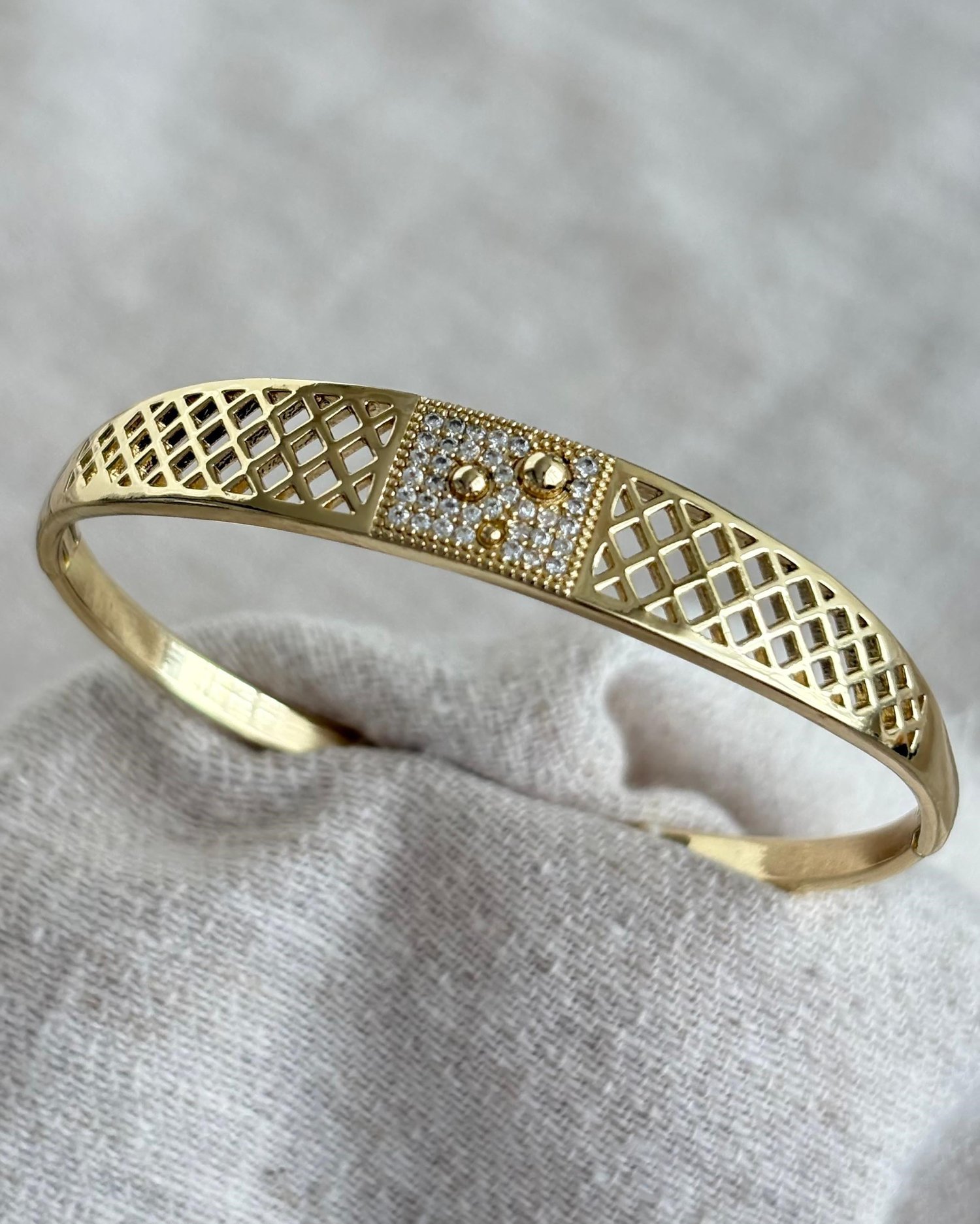 Xuping Graz Gold Kelepçe