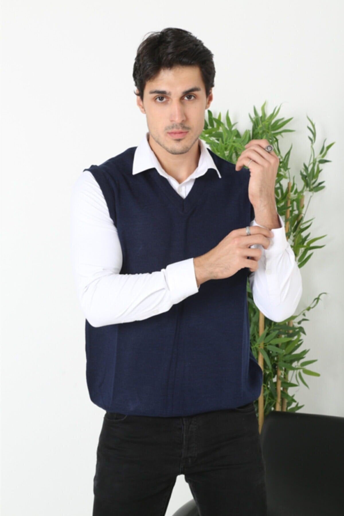 erkek-siyah-v-yaka-suveter-yelek-6b29-4.jpg
