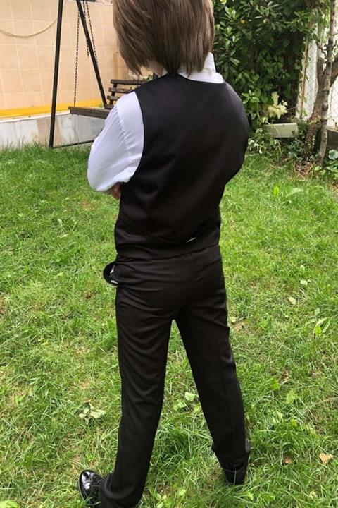 Siyah Yelekli Erkek Çocuk 23 Nisan Gösteri Kıyafeti Takım
