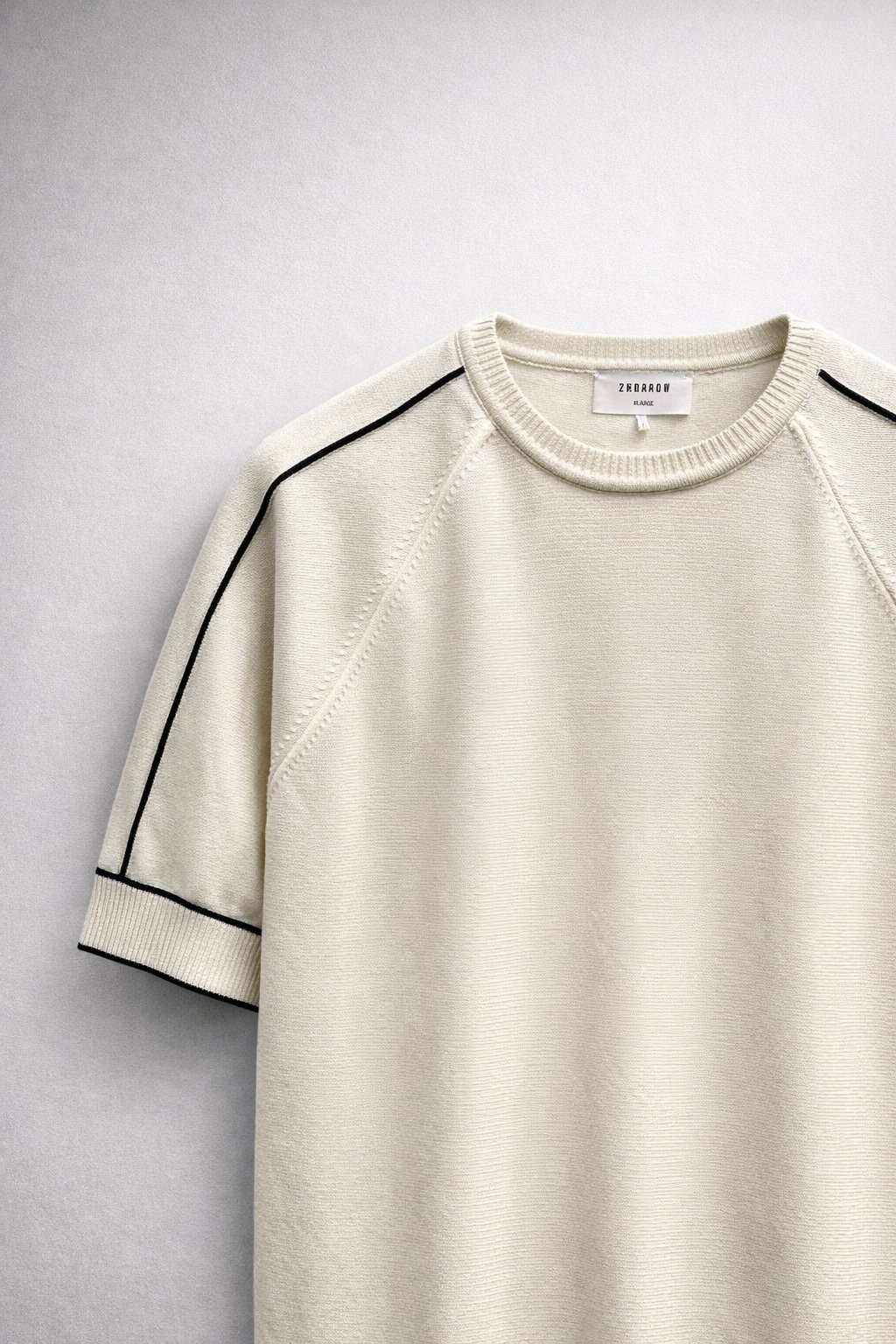 bisiklet yaka triko kumaş detaylı tshirt