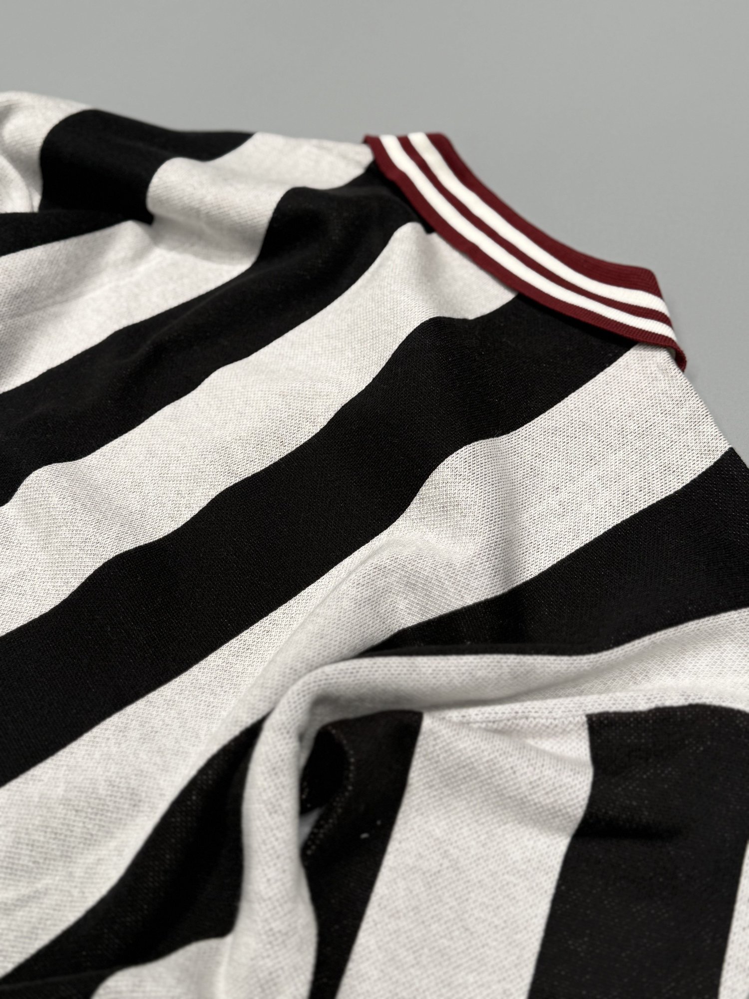 Siyah Dikey Çizgili Oversize Polo Yaka Triko