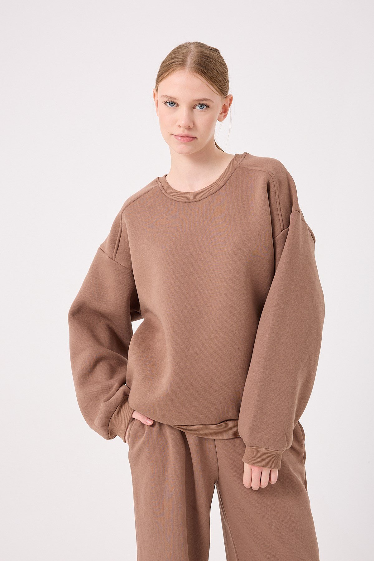 overswtshrt_kahverengikadin-oversize-u-9e64-8.jpg
