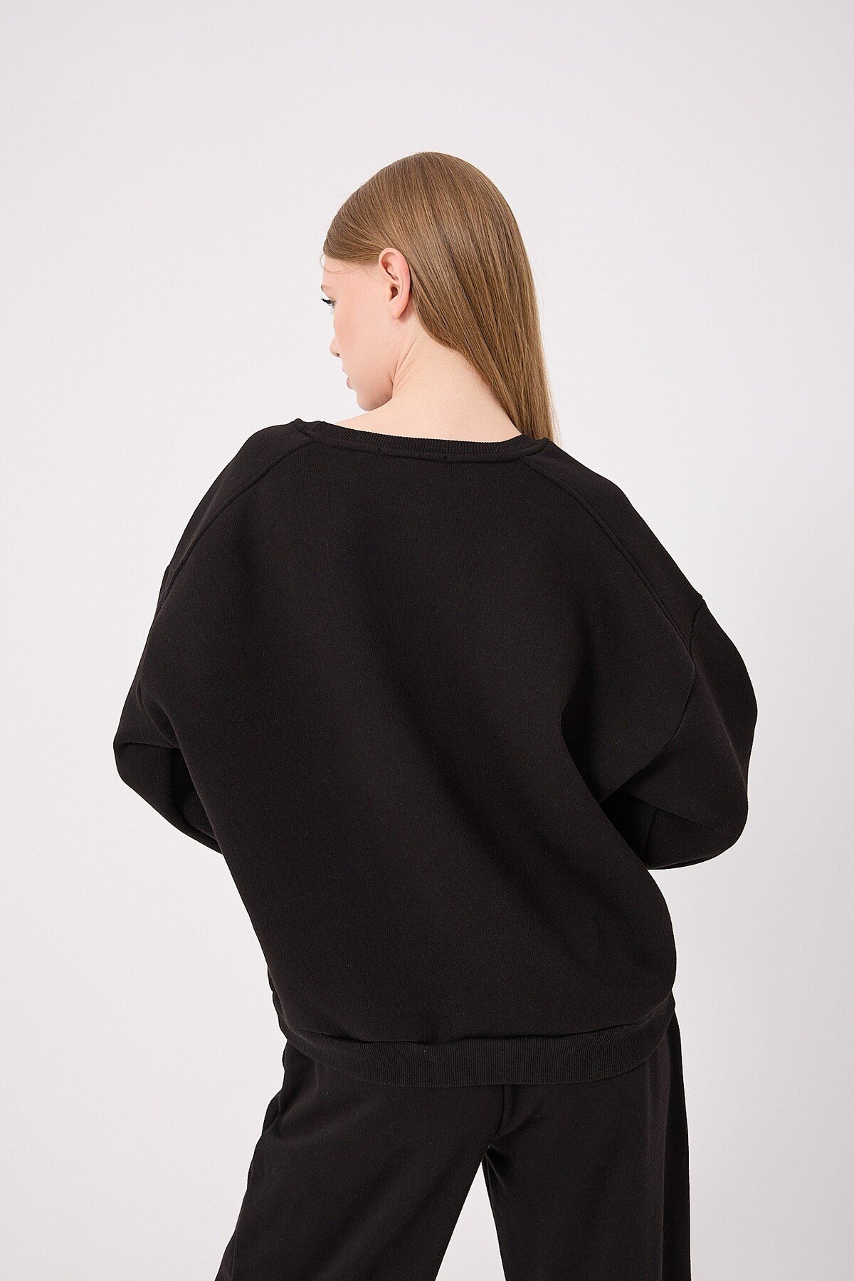 overswtshrt_siyahkadin-oversize-uc-ipl-a20c-4.jpg