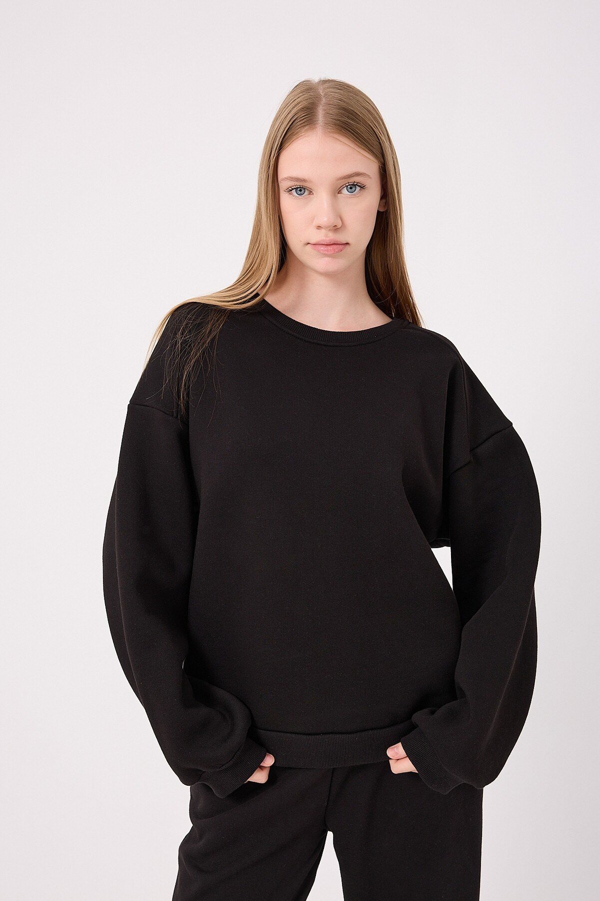 overswtshrt_siyahkadin-oversize-uc-ipl-d-49cb.jpg