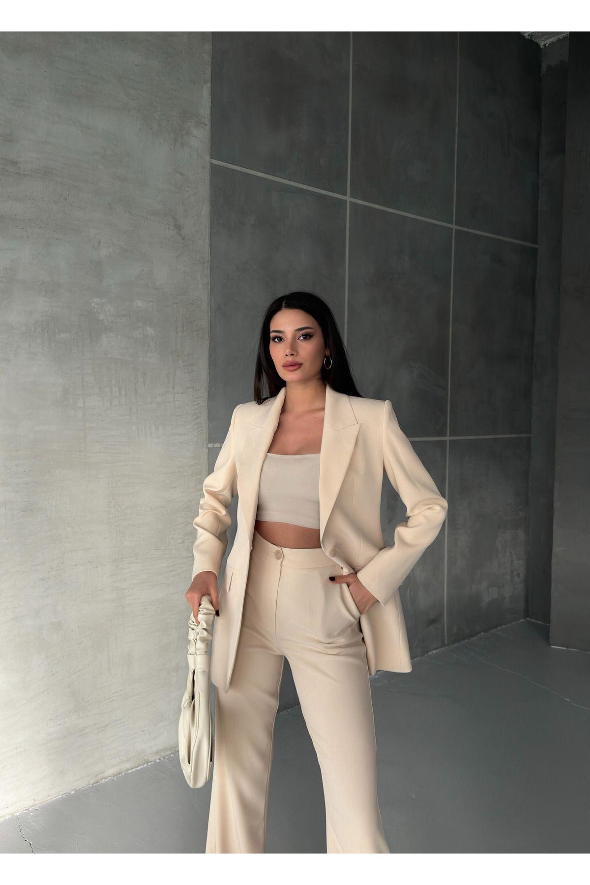 ÇİFT DÜĞMELİ BLAZER TAKIMI