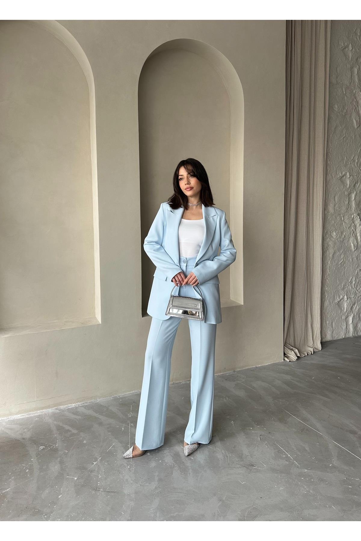 ÇİFT DÜĞMELİ BLAZER TAKIMI