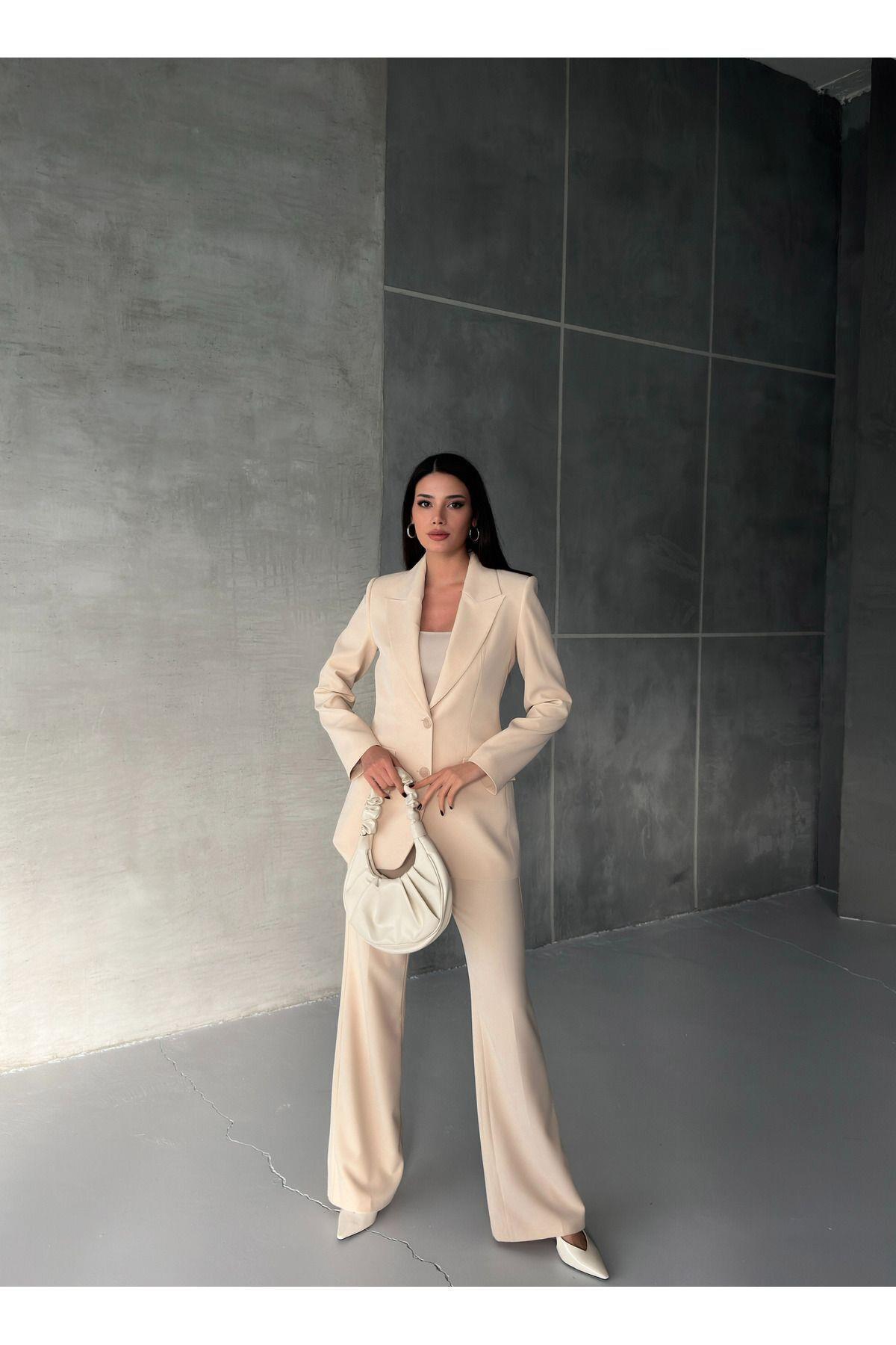 ÇİFT DÜĞMELİ BLAZER TAKIMI