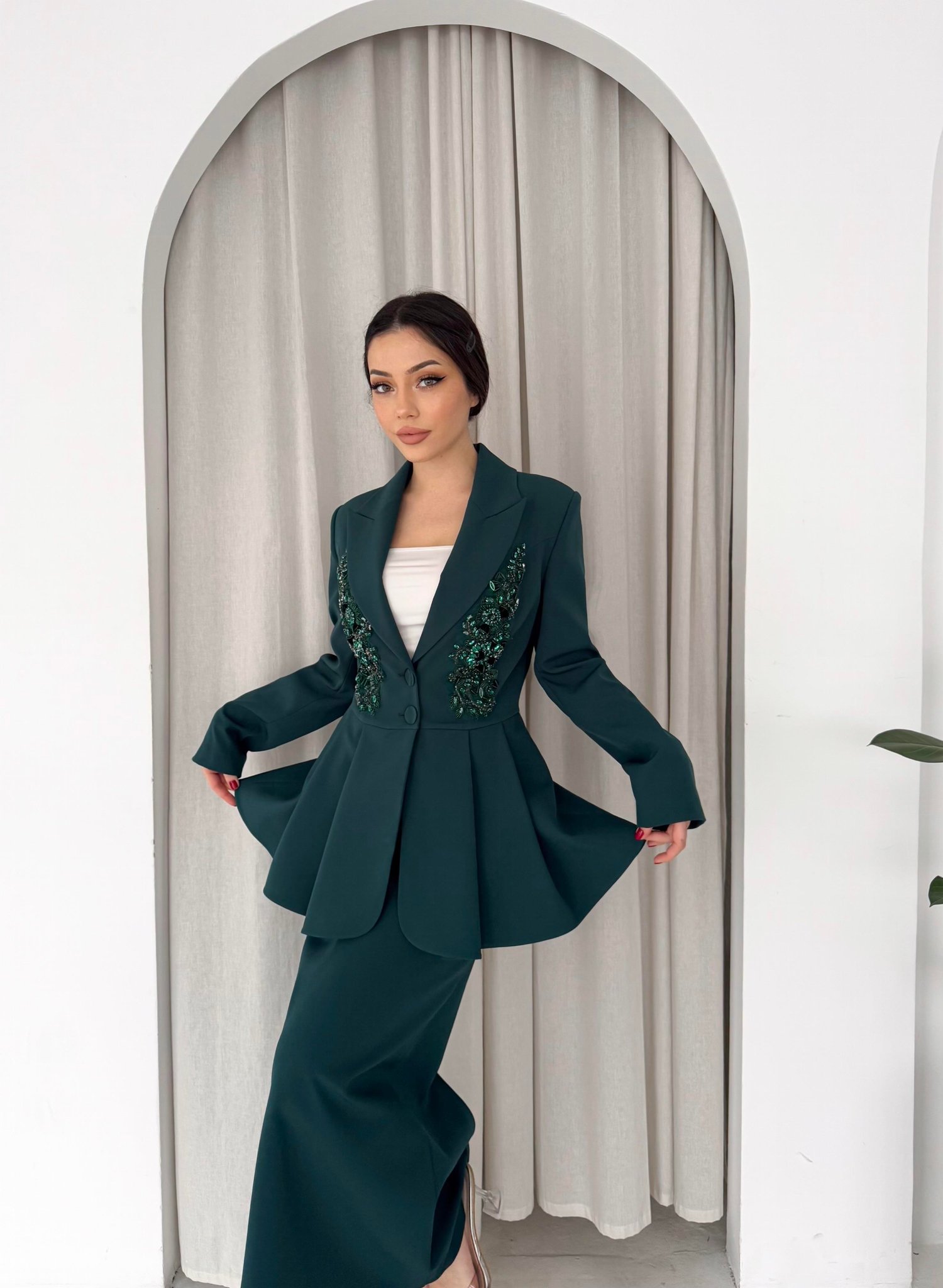 El İşlemeli Volanlı Blazer Etekli İkili Takım