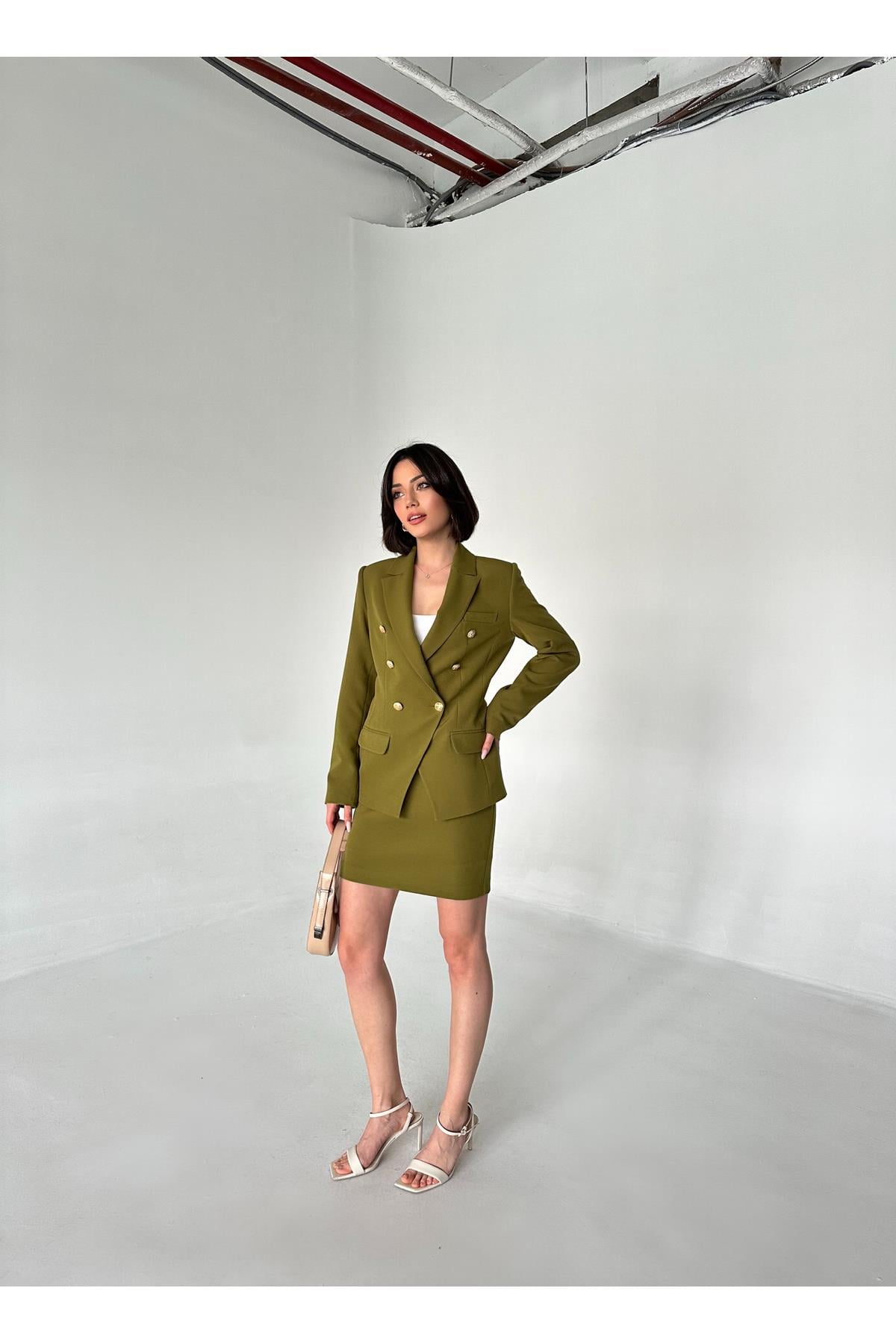METAL DÜĞMELİ BLAZER İKİLİ ETEK TAKIM