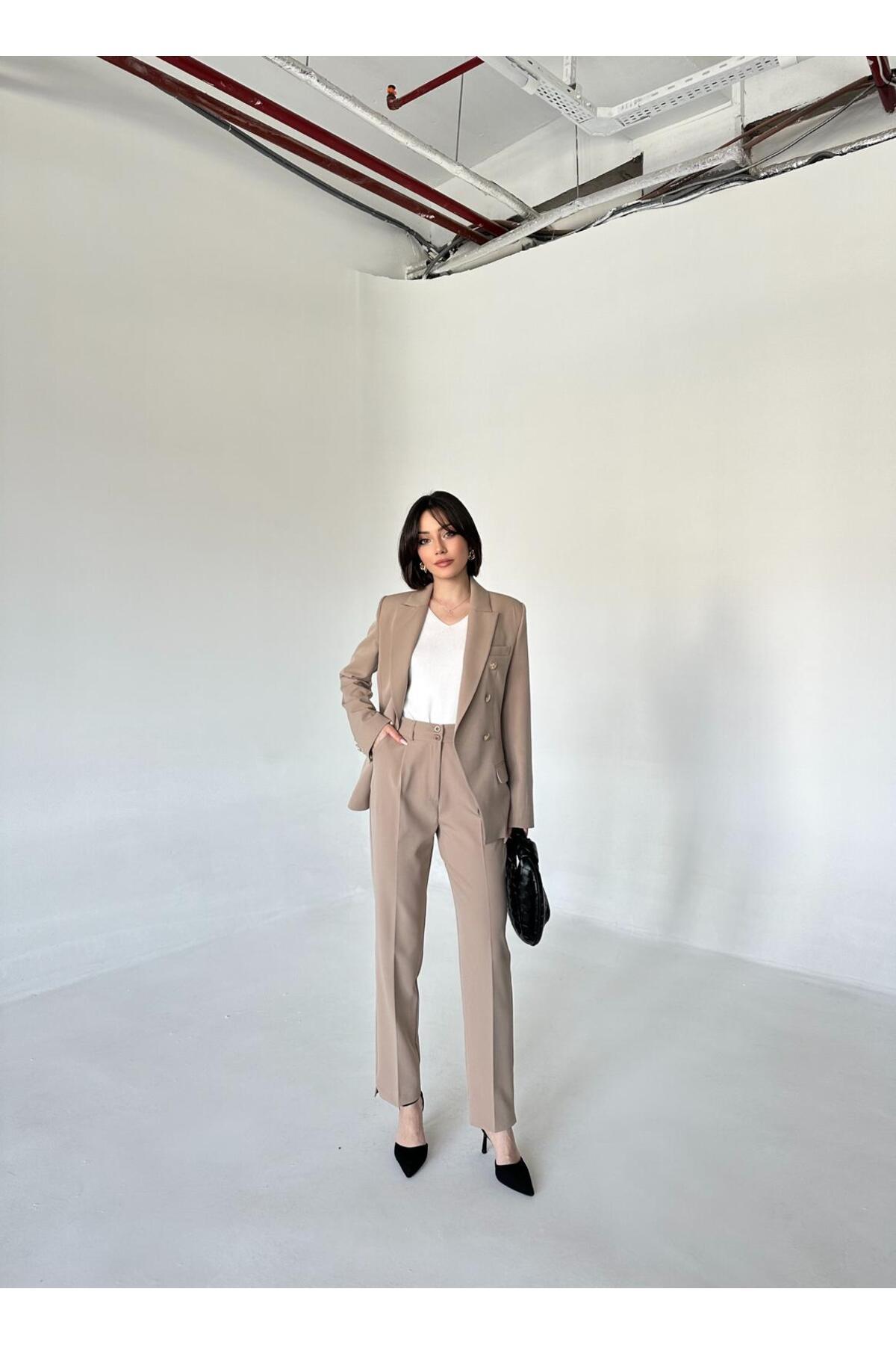 METAL DÜĞMELİ BLAZER İKİLİ TAKIM