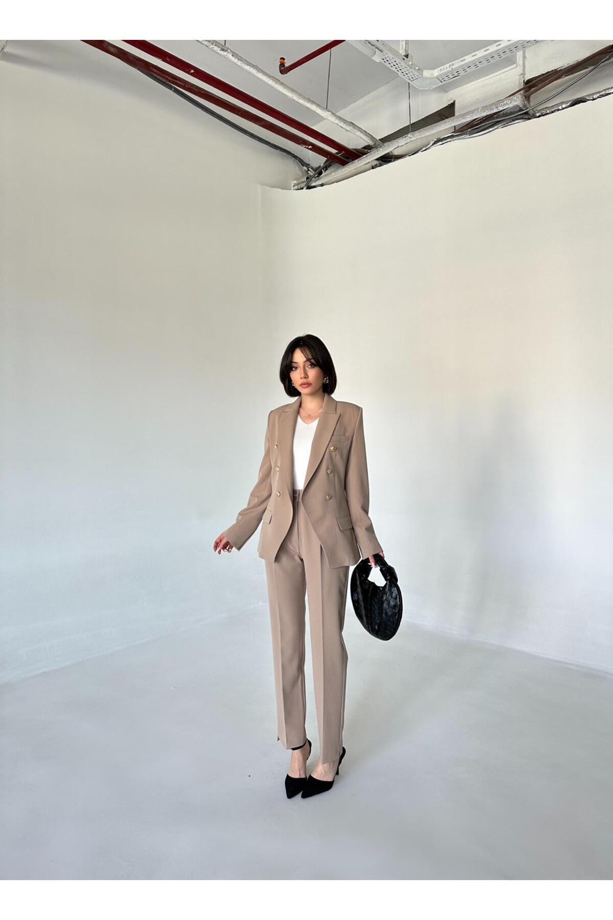 METAL DÜĞMELİ BLAZER İKİLİ TAKIM