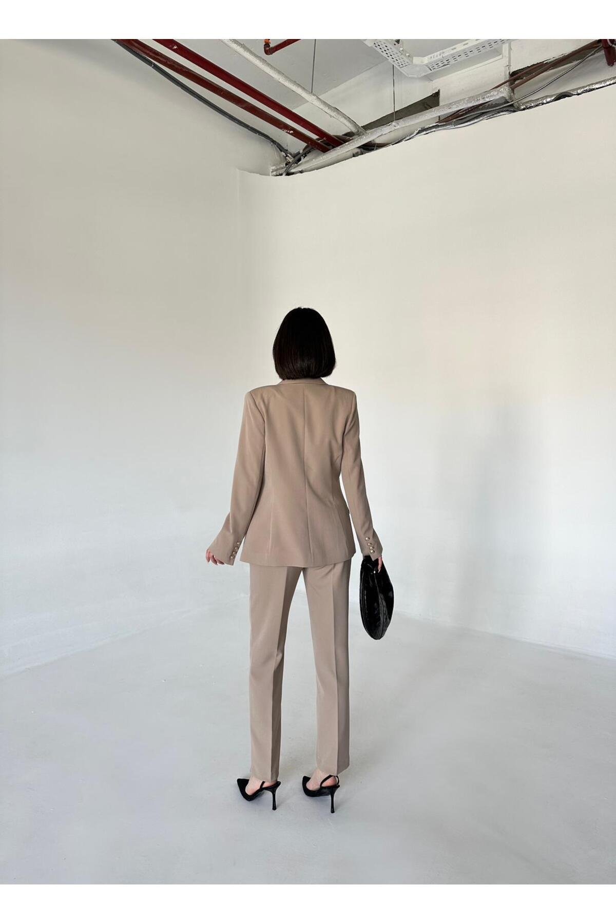 METAL DÜĞMELİ BLAZER İKİLİ TAKIM