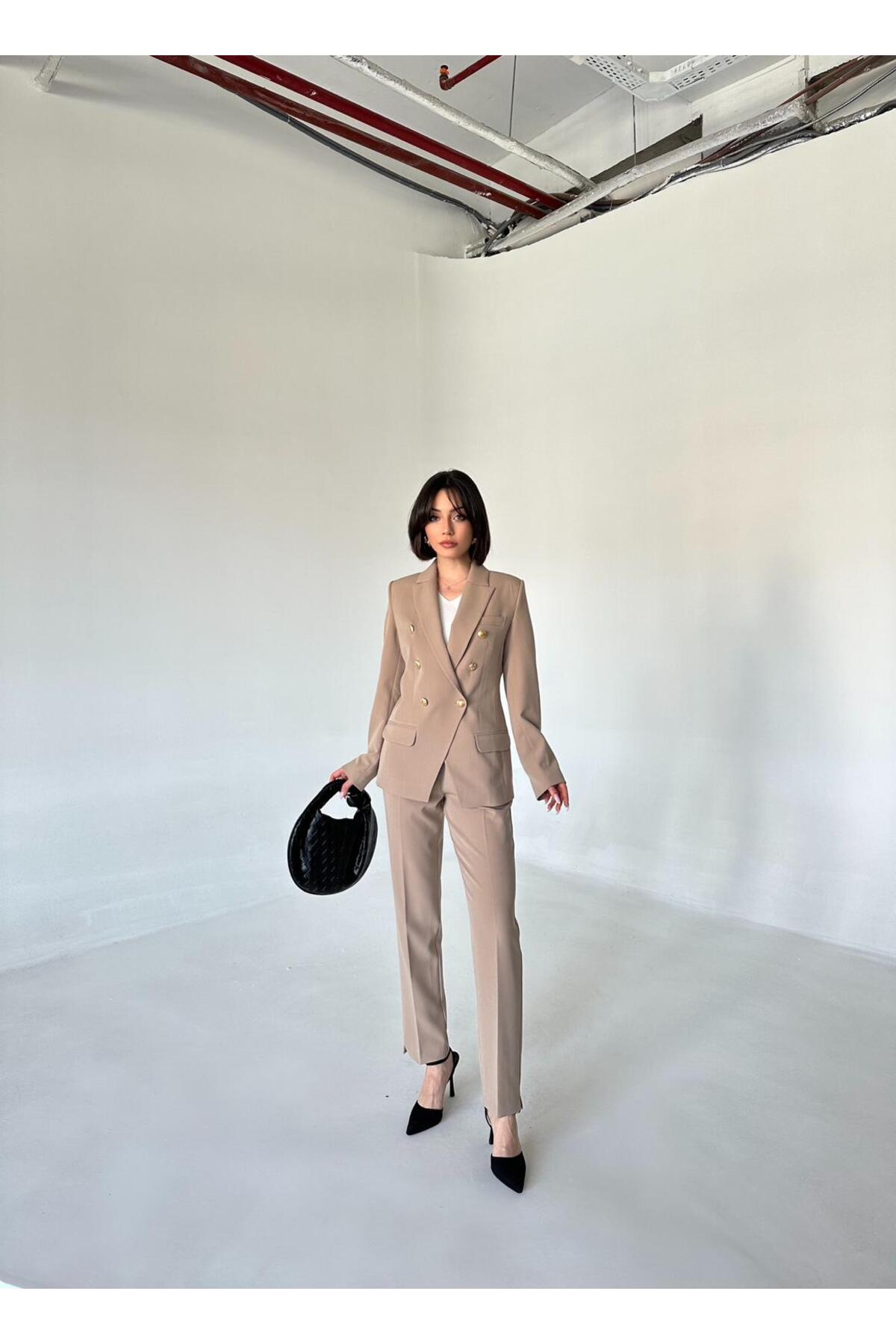 METAL DÜĞMELİ BLAZER İKİLİ TAKIM