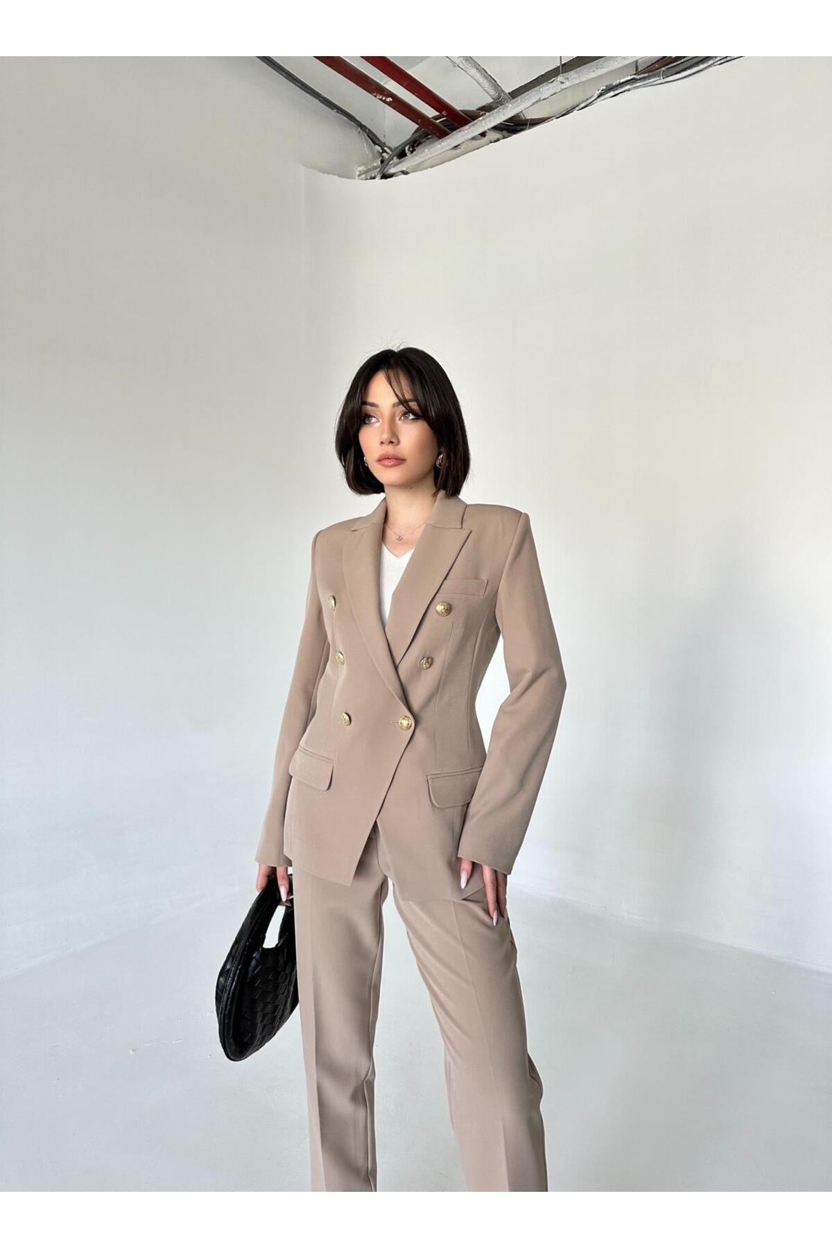 METAL DÜĞMELİ BLAZER İKİLİ TAKIM