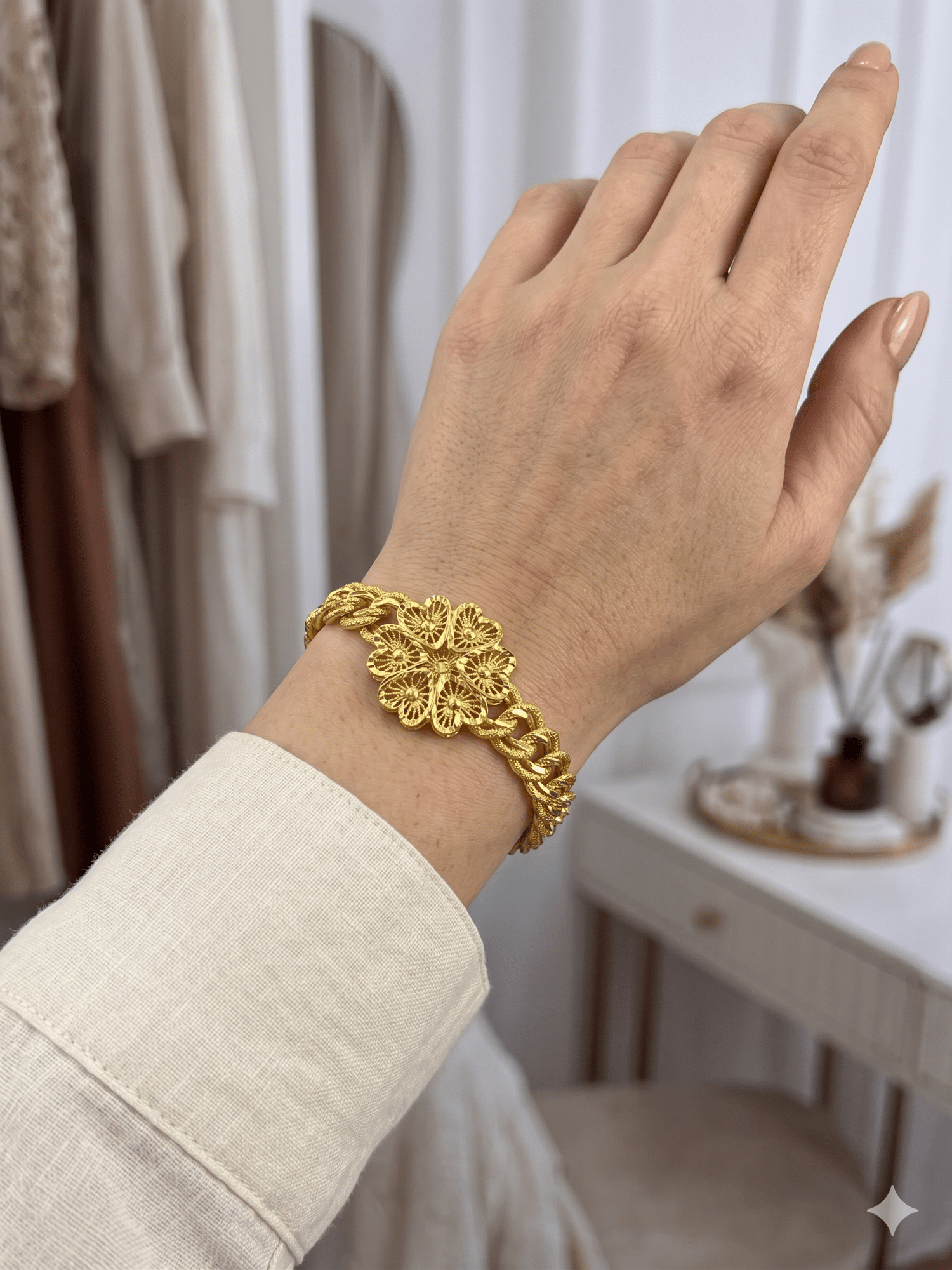 26_22kb05- Xuping Çiçek Motifli Gold Altın Kaplama Bileklik