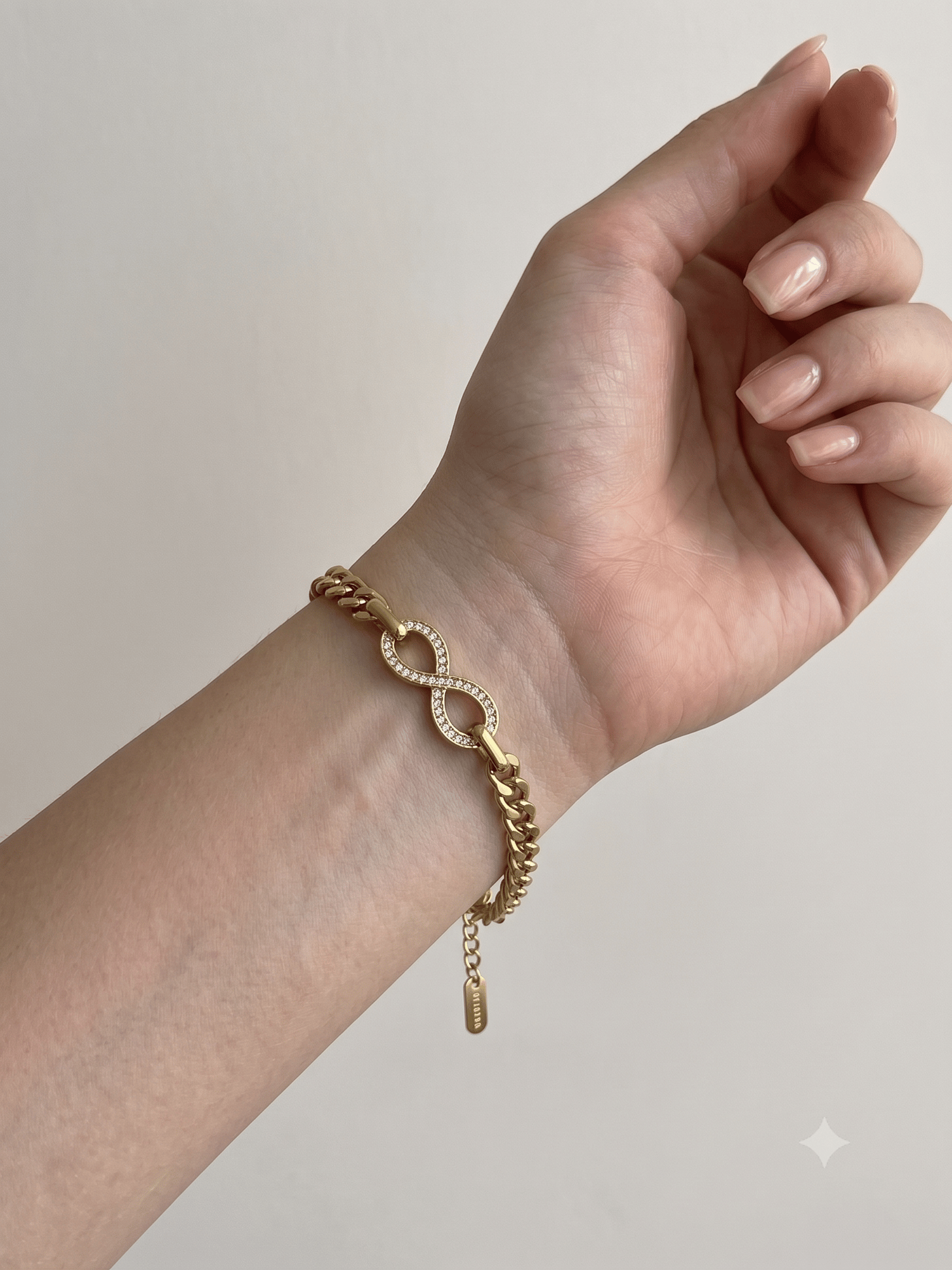26cmblk12 - CM Sonsuzluk Detaylı Gold Çelik Bileklik