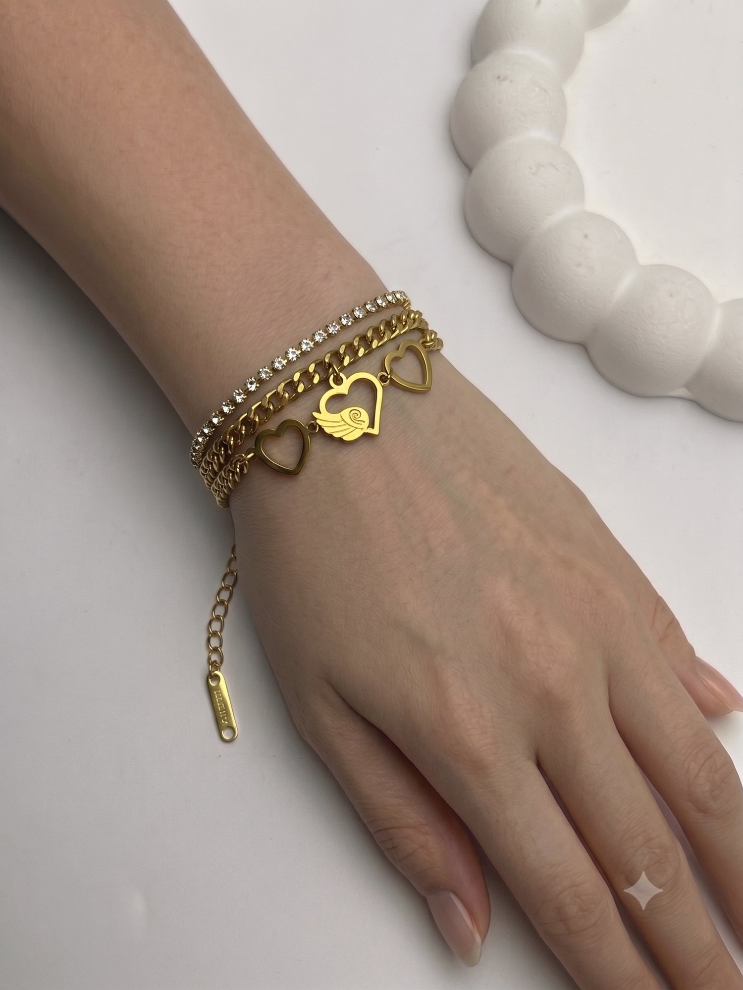 26cmblk22 - CM Kalp Detaylı Gold Çelik Bileklik