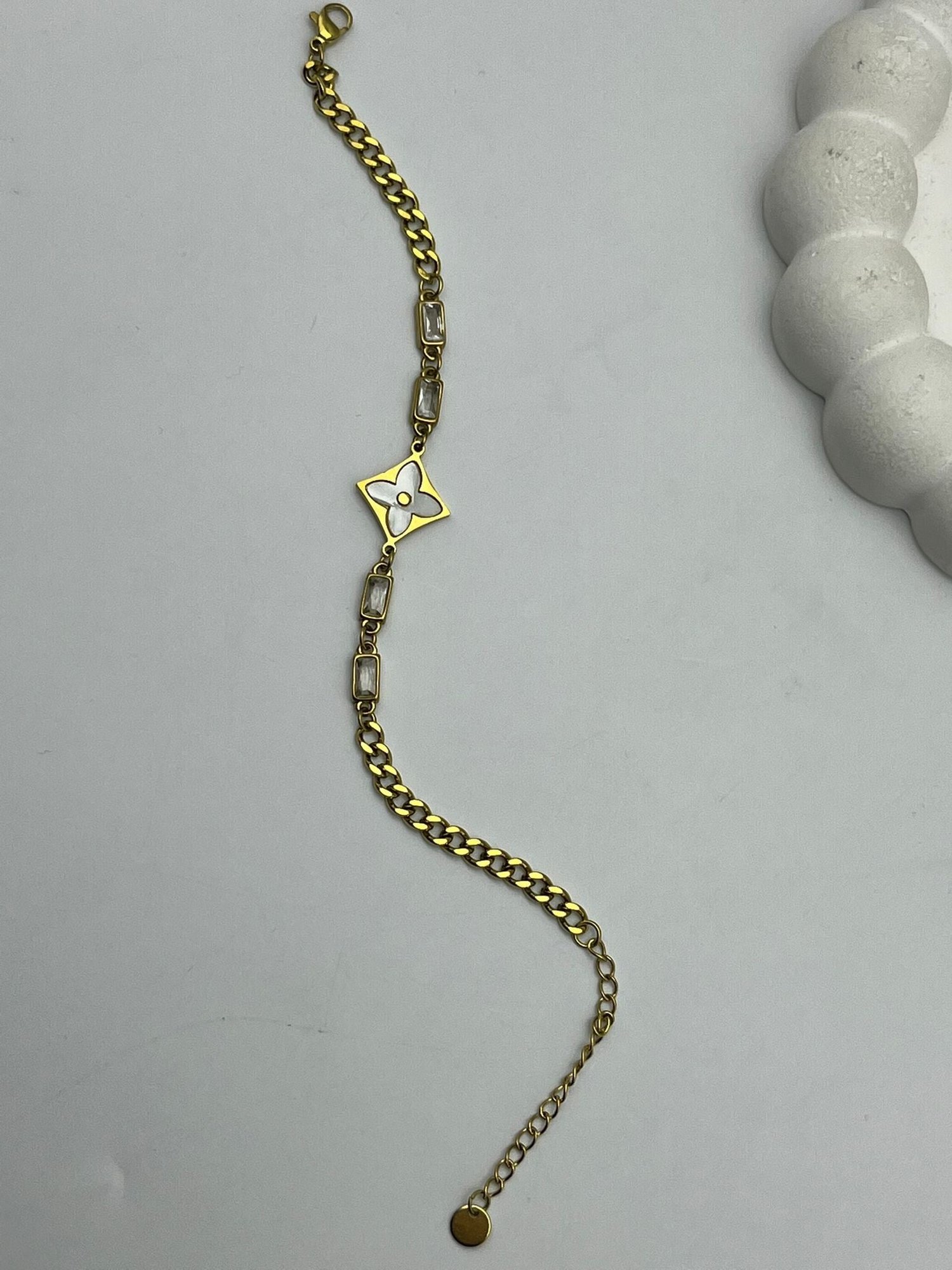 26cmblk27 - CM Sedef Çiçek Detaylı Gold Çelik Bileklik