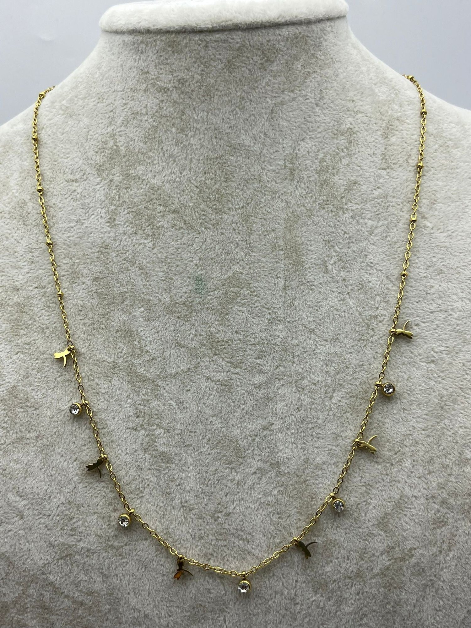 26cmkly17 -CM Taşlı Kuş Charm Gold Kolye