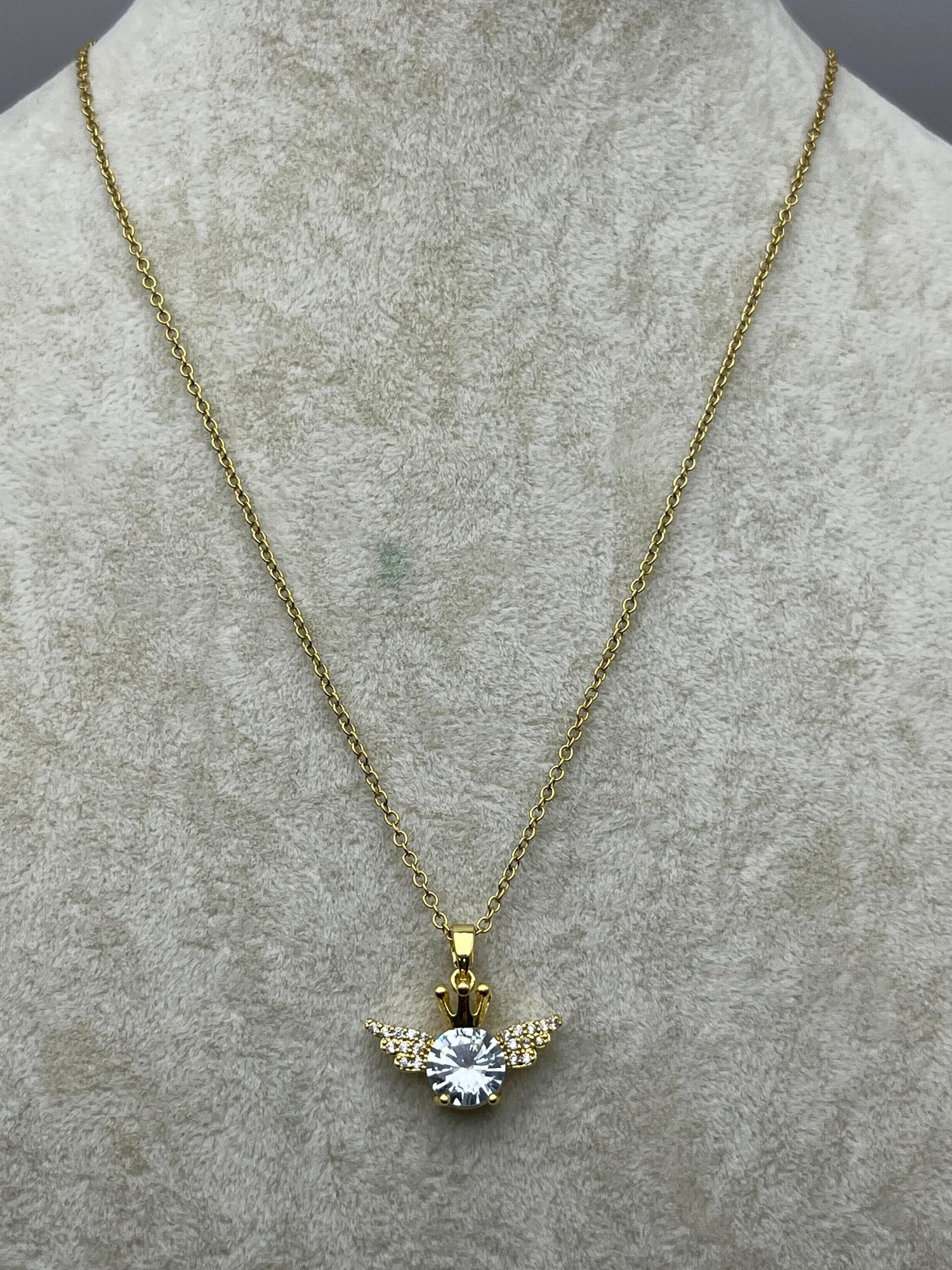 26kly118- Gold Kanatlı Taşlı Kolye