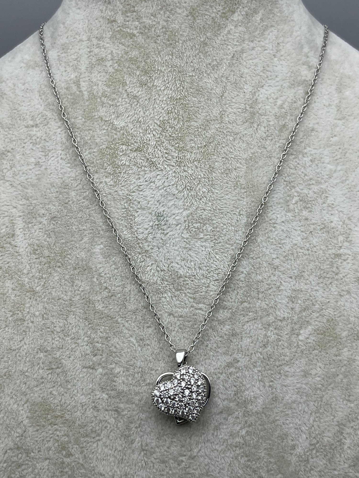 26kly97 -Steel Love Spark Necklace