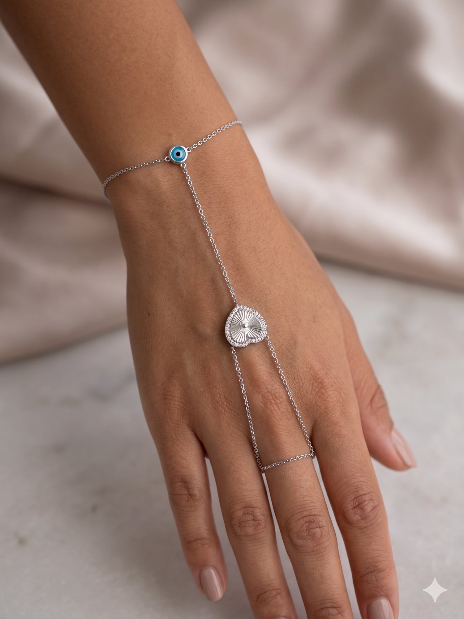 26shm79 Nazar Boncuklu Kalp Detaylı Silver Şahmeran Bileklik