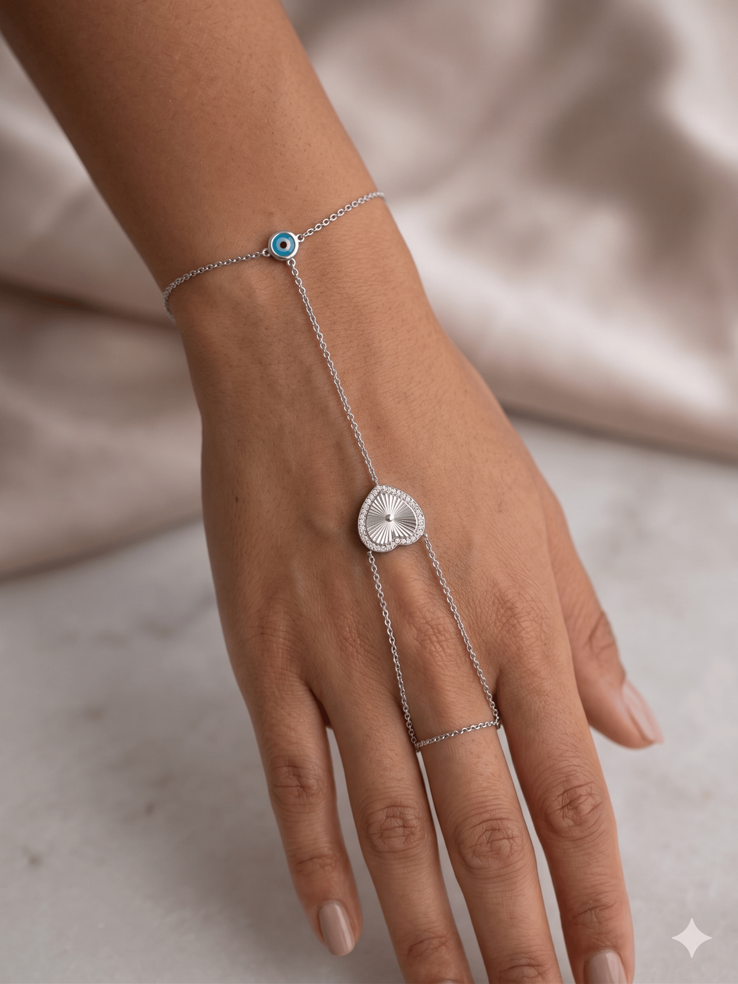 26shm79 Nazar Boncuklu Kalp Detaylı Silver Şahmeran Bileklik